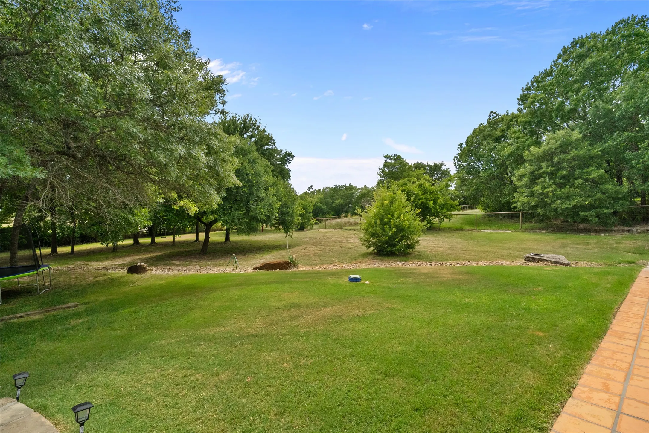 Single Family Residence For Sale in Parker County , 117 Muir Hill Drive, Aledo, Texas 76008, 4 Bedroom, 3 Bathroom, 3 Garage spaces, 3,252 Sqft, built in 2002, mls#21323980, Real Estate Agent in Aledo, Homes For Sale in Parker county, Homes For Sale in Aledo, Realtor in Aledo Texas, Real Estate Brokerage Independent Realty Texas, Luminita Cordes Realtor