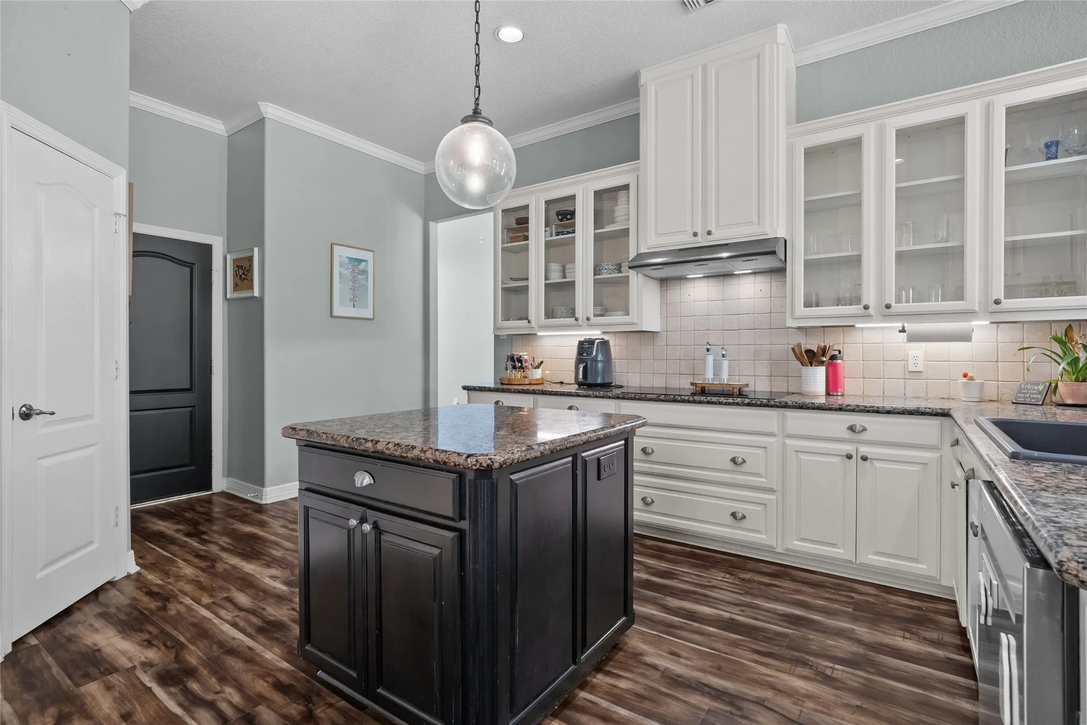 Single Family Residence For Sale in Parker County , 117 Muir Hill Drive, Aledo, Texas 76008, 4 Bedroom, 3 Bathroom, 3 Garage spaces, 3,252 Sqft, built in 2002, mls#21323980, Real Estate Agent in Aledo, Homes For Sale in Parker county, Homes For Sale in Aledo, Realtor in Aledo Texas, Real Estate Brokerage Independent Realty Texas, Luminita Cordes Realtor