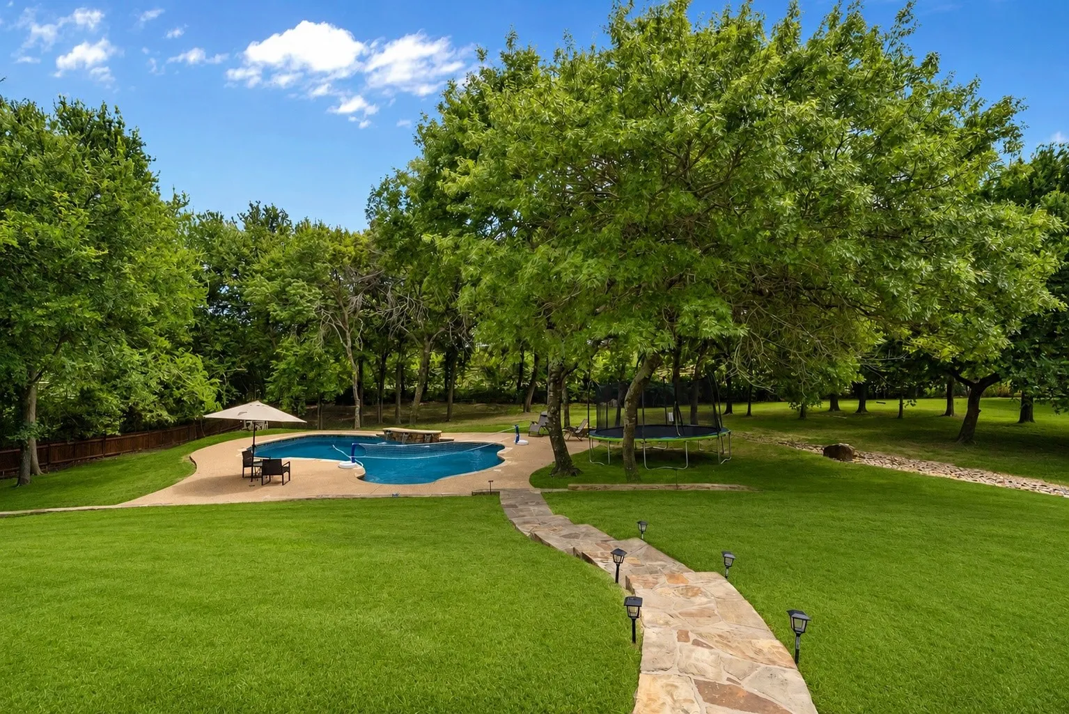 Single Family Residence For Sale in Parker County , 117 Muir Hill Drive, Aledo, Texas 76008, 4 Bedroom, 3 Bathroom, 3 Garage spaces, 3,252 Sqft, built in 2002, mls#21323980, Real Estate Agent in Aledo, Homes For Sale in Parker county, Homes For Sale in Aledo, Realtor in Aledo Texas, Real Estate Brokerage Independent Realty Texas, Luminita Cordes Realtor