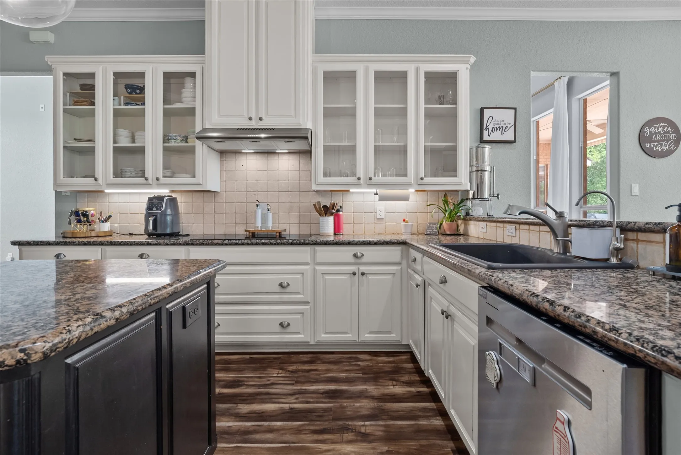 Single Family Residence For Sale in Parker County , 117 Muir Hill Drive, Aledo, Texas 76008, 4 Bedroom, 3 Bathroom, 3 Garage spaces, 3,252 Sqft, built in 2002, mls#21323980, Real Estate Agent in Aledo, Homes For Sale in Parker county, Homes For Sale in Aledo, Realtor in Aledo Texas, Real Estate Brokerage Independent Realty Texas, Luminita Cordes Realtor