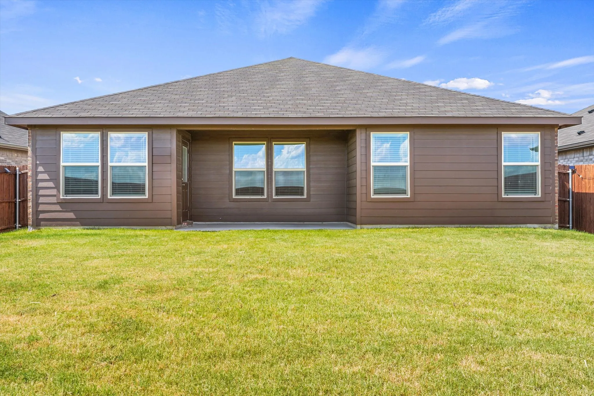 Single Family Residence For Sale in Denton County , 16313 Milwaukee Street, Justin, Texas 76247, 3 Bedroom, 2 Bathroom, 2 Garage spaces, 1,451 Sqft, built in 2023, mls#21327628, Real Estate Agent in Justin, Homes For Sale in Denton county, Homes For Sale in Justin, Realtor in Justin Texas, Real Estate Brokerage Independent Realty Texas, Luminita Cordes Realtor