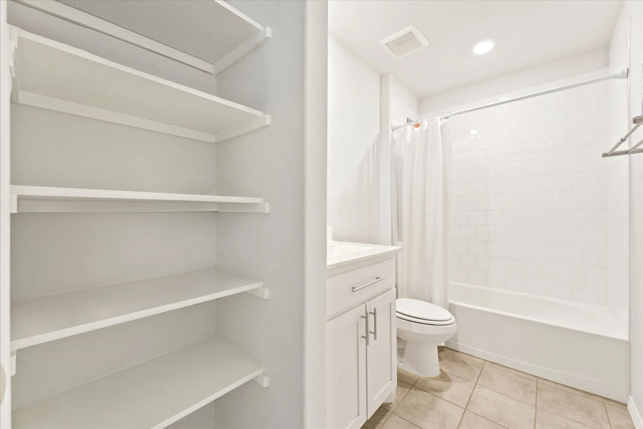 Single Family Residence For Sale in Denton County , 16313 Milwaukee Street, Justin, Texas 76247, 3 Bedroom, 2 Bathroom, 2 Garage spaces, 1,451 Sqft, built in 2023, mls#21327628, Real Estate Agent in Justin, Homes For Sale in Denton county, Homes For Sale in Justin, Realtor in Justin Texas, Real Estate Brokerage Independent Realty Texas, Luminita Cordes Realtor