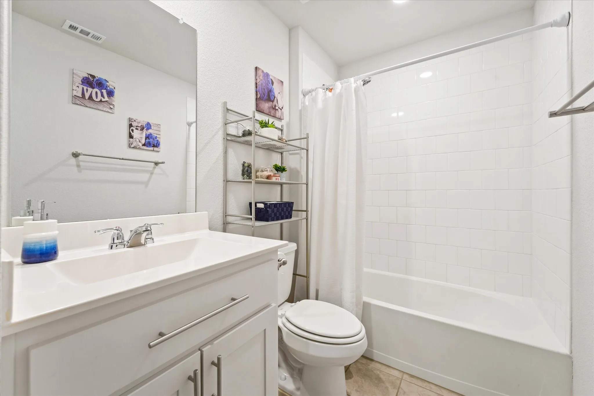 Single Family Residence For Sale in Denton County , 16313 Milwaukee Street, Justin, Texas 76247, 3 Bedroom, 2 Bathroom, 2 Garage spaces, 1,451 Sqft, built in 2023, mls#21327628, Real Estate Agent in Justin, Homes For Sale in Denton county, Homes For Sale in Justin, Realtor in Justin Texas, Real Estate Brokerage Independent Realty Texas, Luminita Cordes Realtor