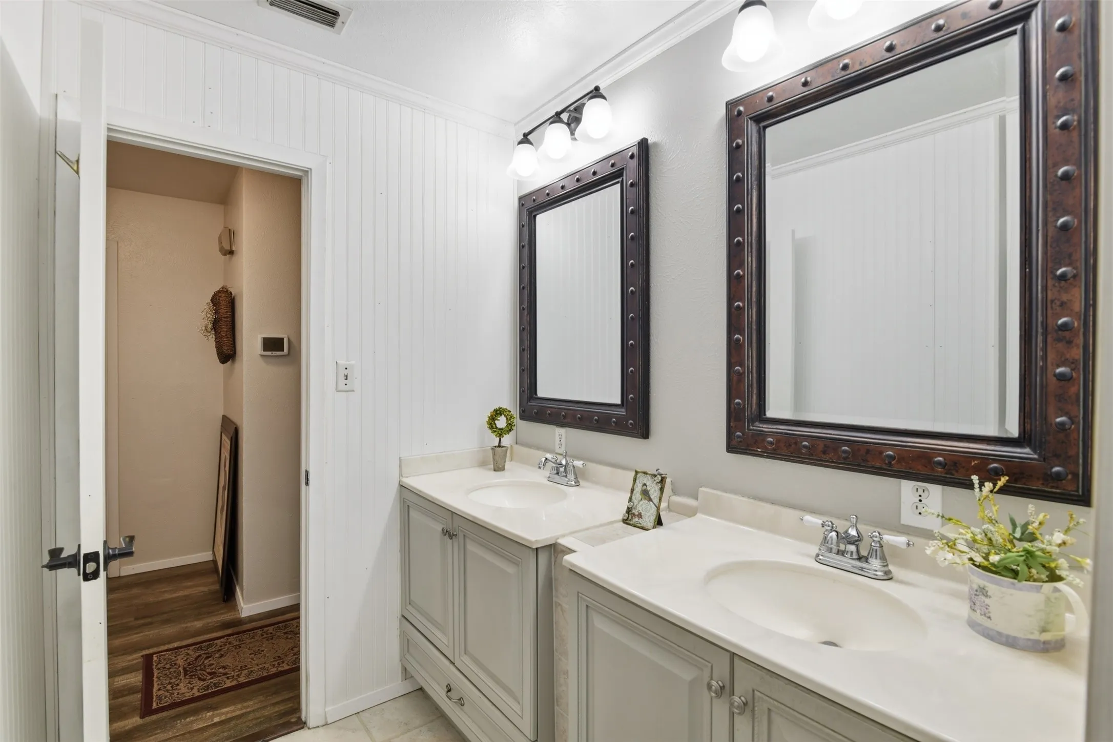 Single Family Residence For Sale in Fannin County , 503 Mockingbird Street, Bonham, Texas 75418, 3 Bedroom, 2 Bathroom, 2 Garage spaces, 2,282 Sqft, built in 1983, mls#21321076, Real Estate Agent in Bonham, Homes For Sale in Fannin county, Homes For Sale in Bonham, Realtor in Bonham Texas, Real Estate Brokerage Independent Realty Texas, Luminita Cordes Realtor
