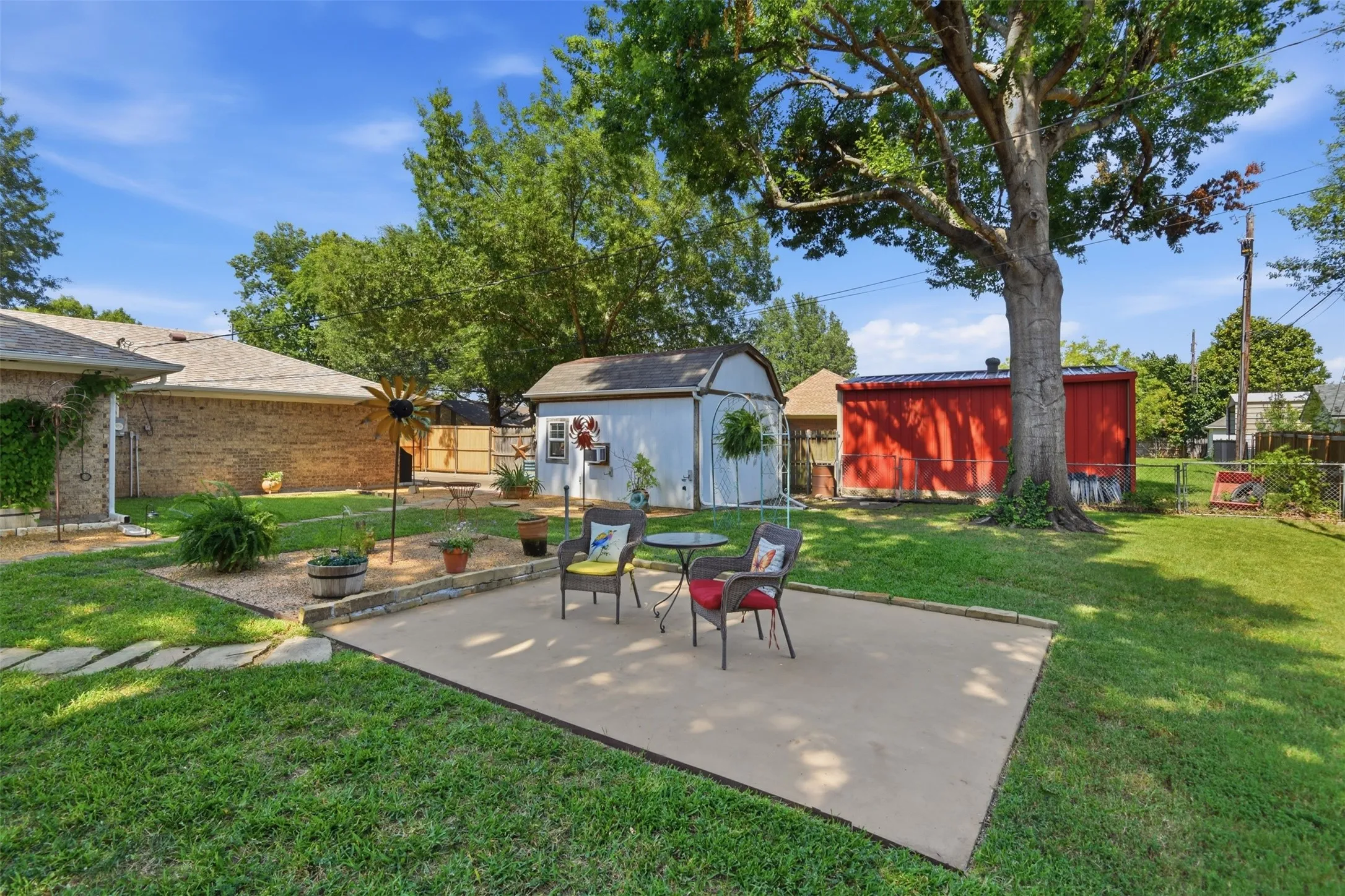 Single Family Residence For Sale in Fannin County , 503 Mockingbird Street, Bonham, Texas 75418, 3 Bedroom, 2 Bathroom, 2 Garage spaces, 2,282 Sqft, built in 1983, mls#21321076, Real Estate Agent in Bonham, Homes For Sale in Fannin county, Homes For Sale in Bonham, Realtor in Bonham Texas, Real Estate Brokerage Independent Realty Texas, Luminita Cordes Realtor