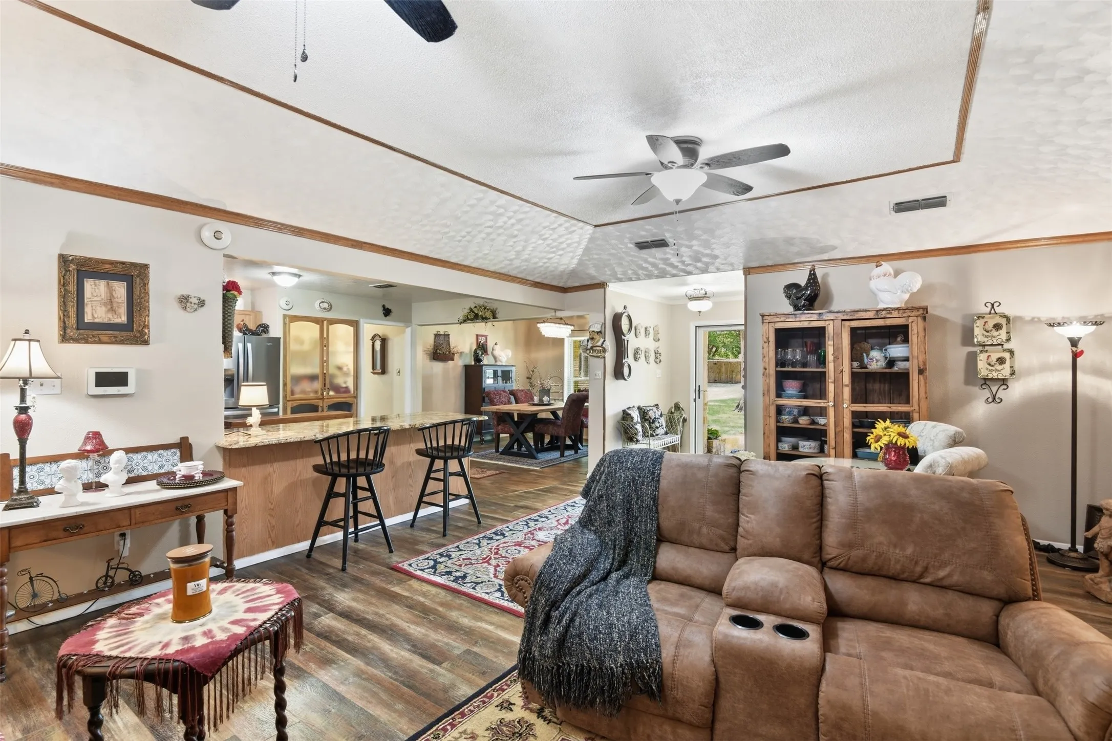 Single Family Residence For Sale in Fannin County , 503 Mockingbird Street, Bonham, Texas 75418, 3 Bedroom, 2 Bathroom, 2 Garage spaces, 2,282 Sqft, built in 1983, mls#21321076, Real Estate Agent in Bonham, Homes For Sale in Fannin county, Homes For Sale in Bonham, Realtor in Bonham Texas, Real Estate Brokerage Independent Realty Texas, Luminita Cordes Realtor