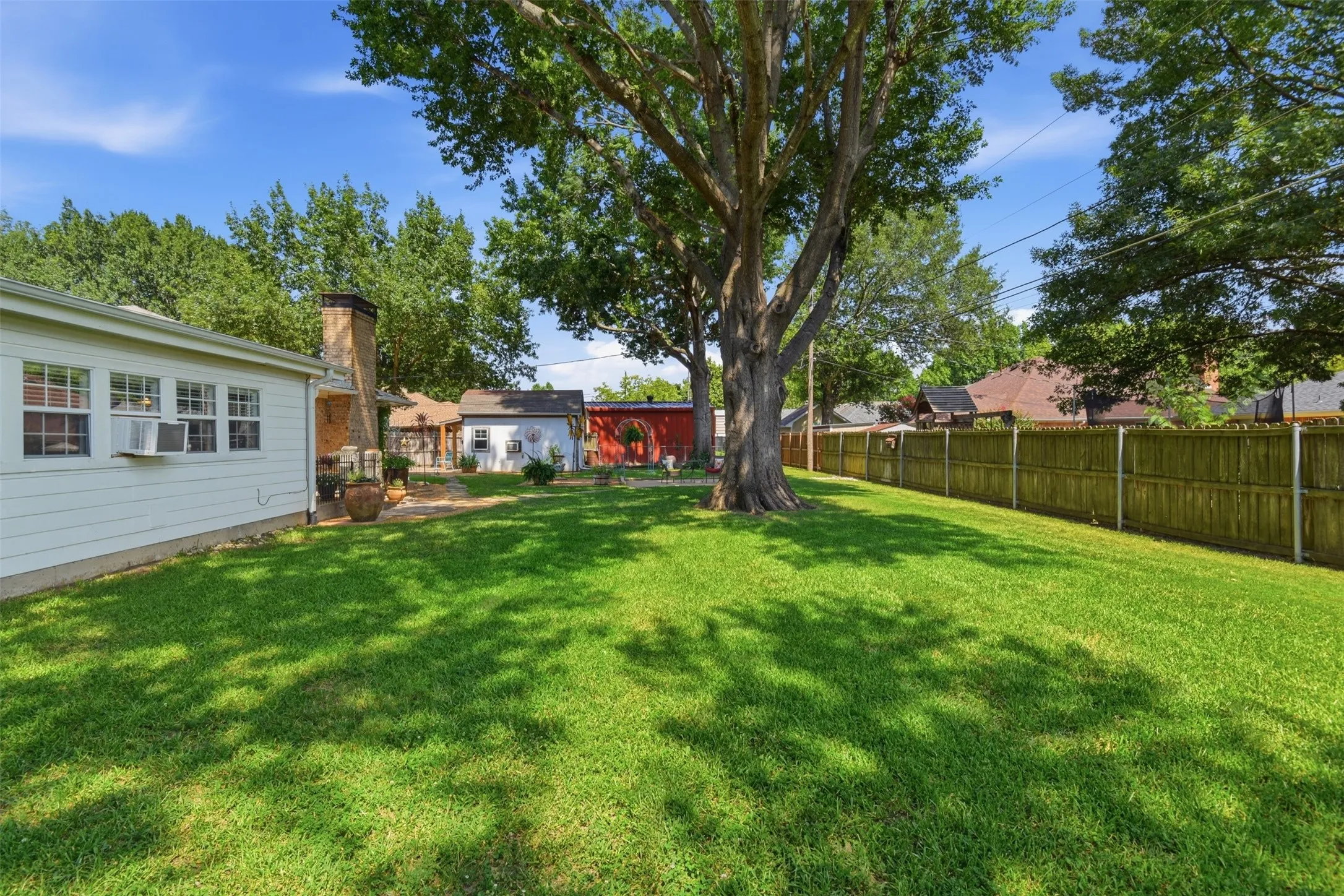 Single Family Residence For Sale in Fannin County , 503 Mockingbird Street, Bonham, Texas 75418, 3 Bedroom, 2 Bathroom, 2 Garage spaces, 2,282 Sqft, built in 1983, mls#21321076, Real Estate Agent in Bonham, Homes For Sale in Fannin county, Homes For Sale in Bonham, Realtor in Bonham Texas, Real Estate Brokerage Independent Realty Texas, Luminita Cordes Realtor