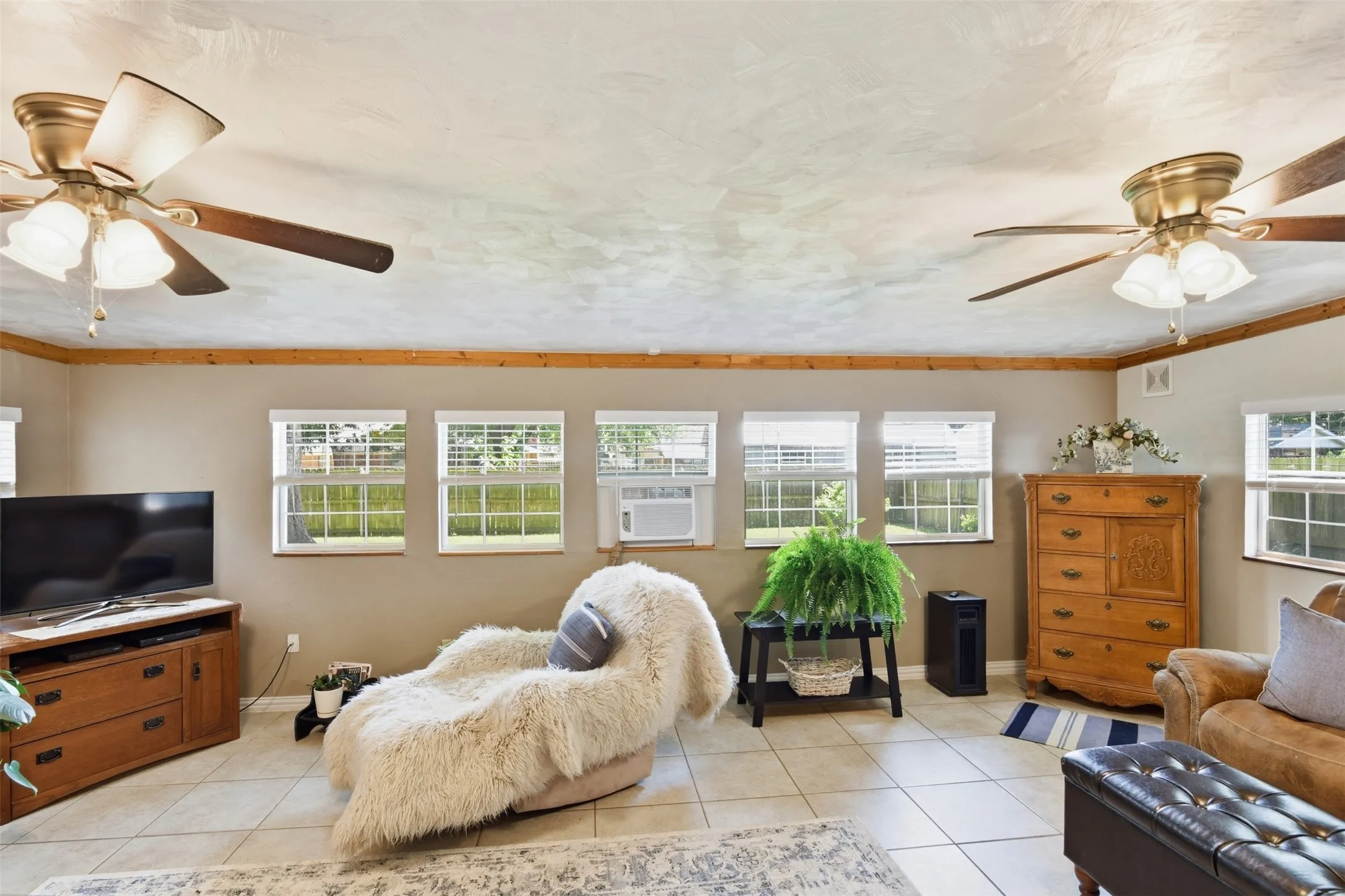 Single Family Residence For Sale in Fannin County , 503 Mockingbird Street, Bonham, Texas 75418, 3 Bedroom, 2 Bathroom, 2 Garage spaces, 2,282 Sqft, built in 1983, mls#21321076, Real Estate Agent in Bonham, Homes For Sale in Fannin county, Homes For Sale in Bonham, Realtor in Bonham Texas, Real Estate Brokerage Independent Realty Texas, Luminita Cordes Realtor