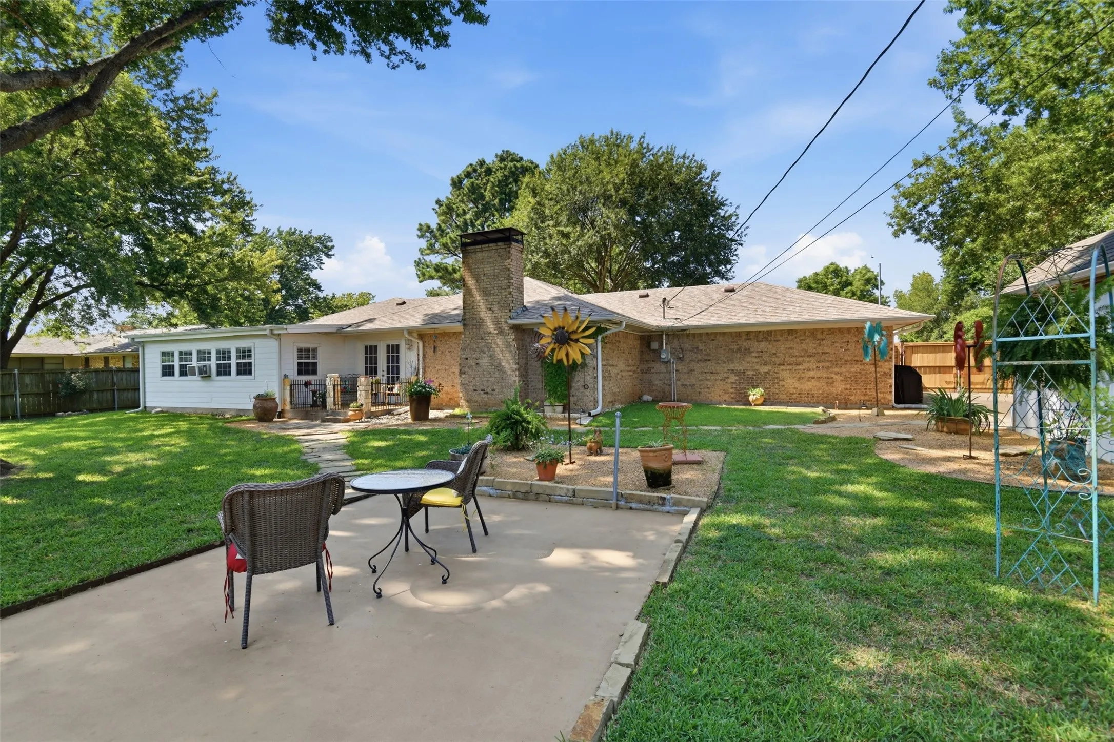 Single Family Residence For Sale in Fannin County , 503 Mockingbird Street, Bonham, Texas 75418, 3 Bedroom, 2 Bathroom, 2 Garage spaces, 2,282 Sqft, built in 1983, mls#21321076, Real Estate Agent in Bonham, Homes For Sale in Fannin county, Homes For Sale in Bonham, Realtor in Bonham Texas, Real Estate Brokerage Independent Realty Texas, Luminita Cordes Realtor