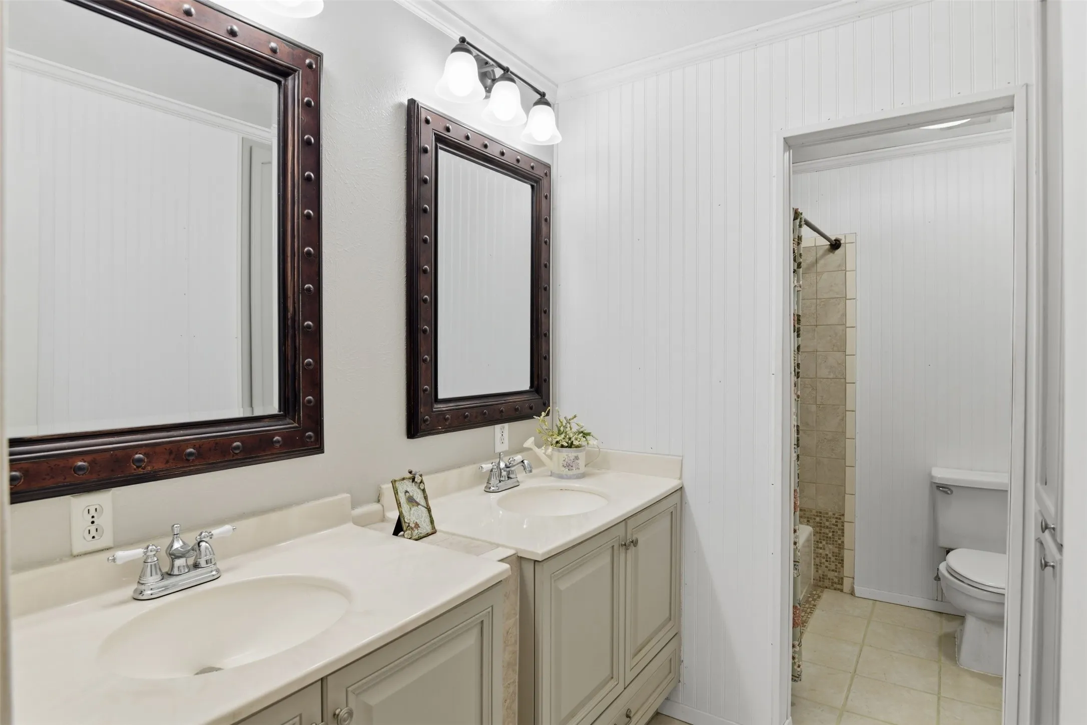 Single Family Residence For Sale in Fannin County , 503 Mockingbird Street, Bonham, Texas 75418, 3 Bedroom, 2 Bathroom, 2 Garage spaces, 2,282 Sqft, built in 1983, mls#21321076, Real Estate Agent in Bonham, Homes For Sale in Fannin county, Homes For Sale in Bonham, Realtor in Bonham Texas, Real Estate Brokerage Independent Realty Texas, Luminita Cordes Realtor