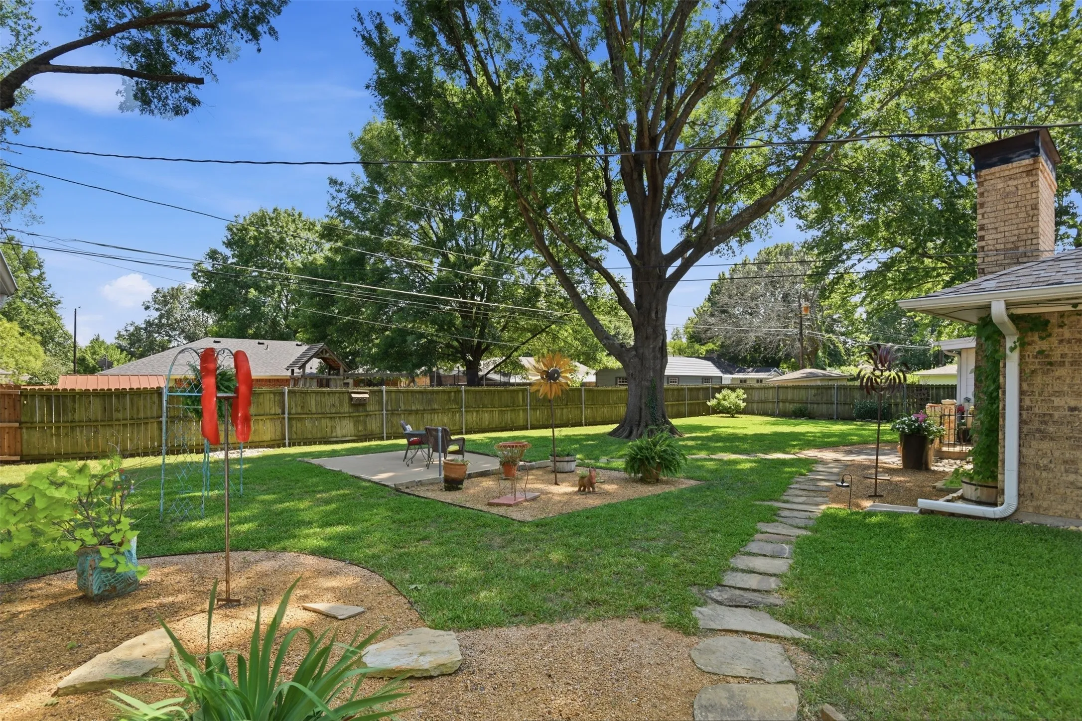 Single Family Residence For Sale in Fannin County , 503 Mockingbird Street, Bonham, Texas 75418, 3 Bedroom, 2 Bathroom, 2 Garage spaces, 2,282 Sqft, built in 1983, mls#21321076, Real Estate Agent in Bonham, Homes For Sale in Fannin county, Homes For Sale in Bonham, Realtor in Bonham Texas, Real Estate Brokerage Independent Realty Texas, Luminita Cordes Realtor