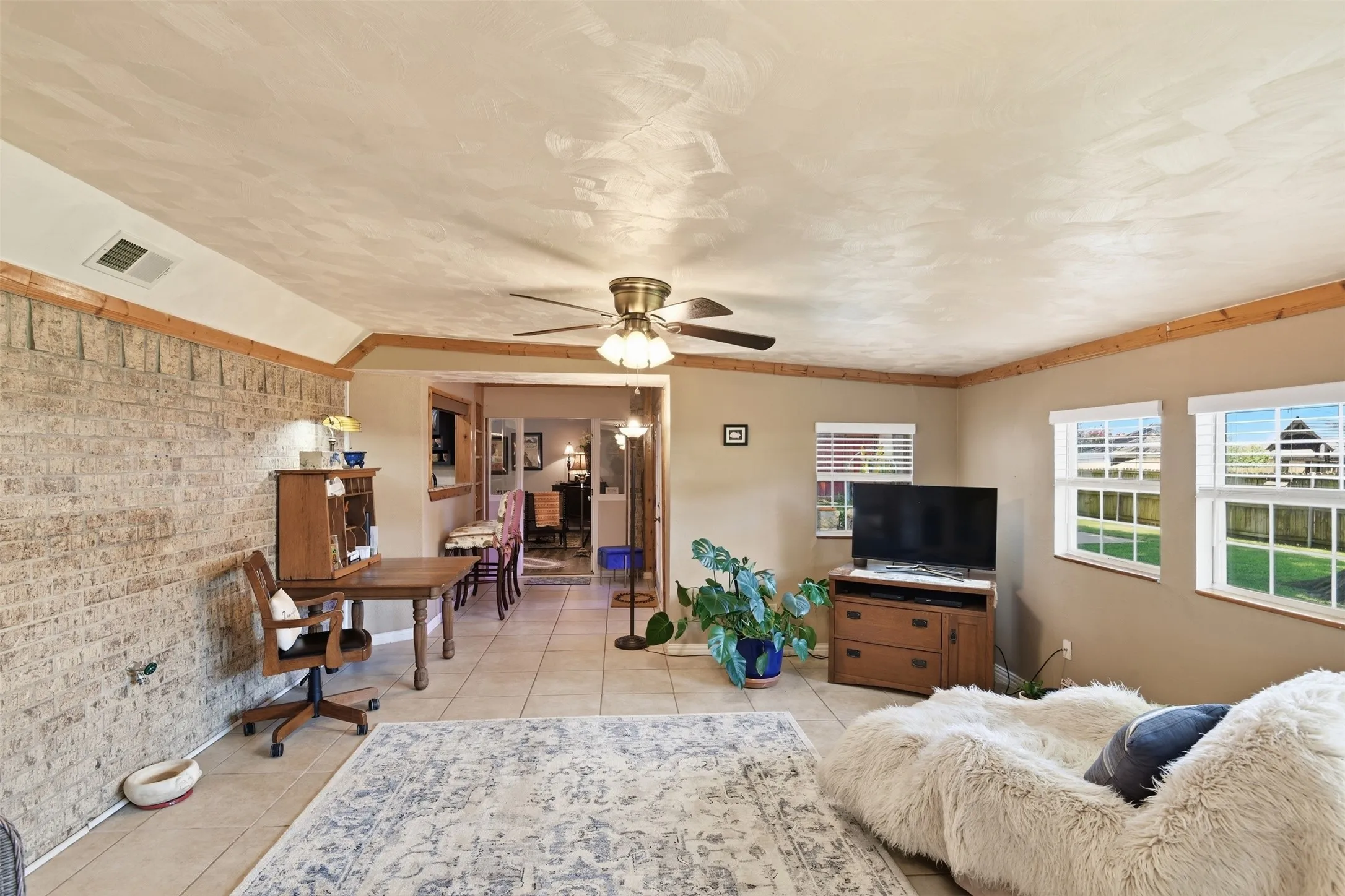 Single Family Residence For Sale in Fannin County , 503 Mockingbird Street, Bonham, Texas 75418, 3 Bedroom, 2 Bathroom, 2 Garage spaces, 2,282 Sqft, built in 1983, mls#21321076, Real Estate Agent in Bonham, Homes For Sale in Fannin county, Homes For Sale in Bonham, Realtor in Bonham Texas, Real Estate Brokerage Independent Realty Texas, Luminita Cordes Realtor