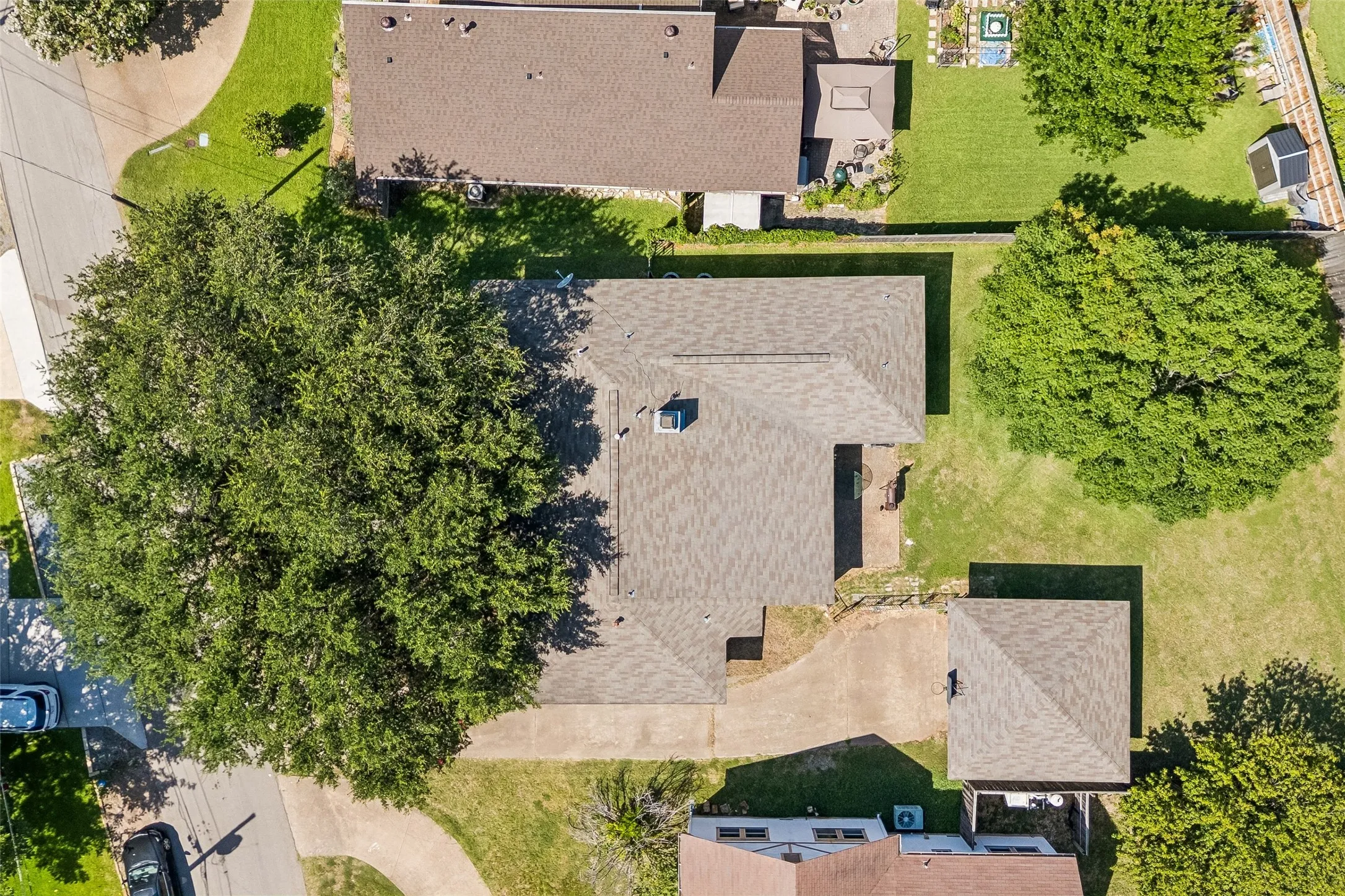 Single Family Residence For Sale in Dallas County , 8011 Eagle Trail, Dallas, Texas 75238, 3 Bedroom, 2 Bathroom, 2 Garage spaces, 2,400 Sqft, built in 1955, mls#21327029, Real Estate Agent in Dallas, Homes For Sale in Dallas county, Homes For Sale in Dallas, Realtor in Dallas Texas, Real Estate Brokerage Independent Realty Texas, Luminita Cordes Realtor