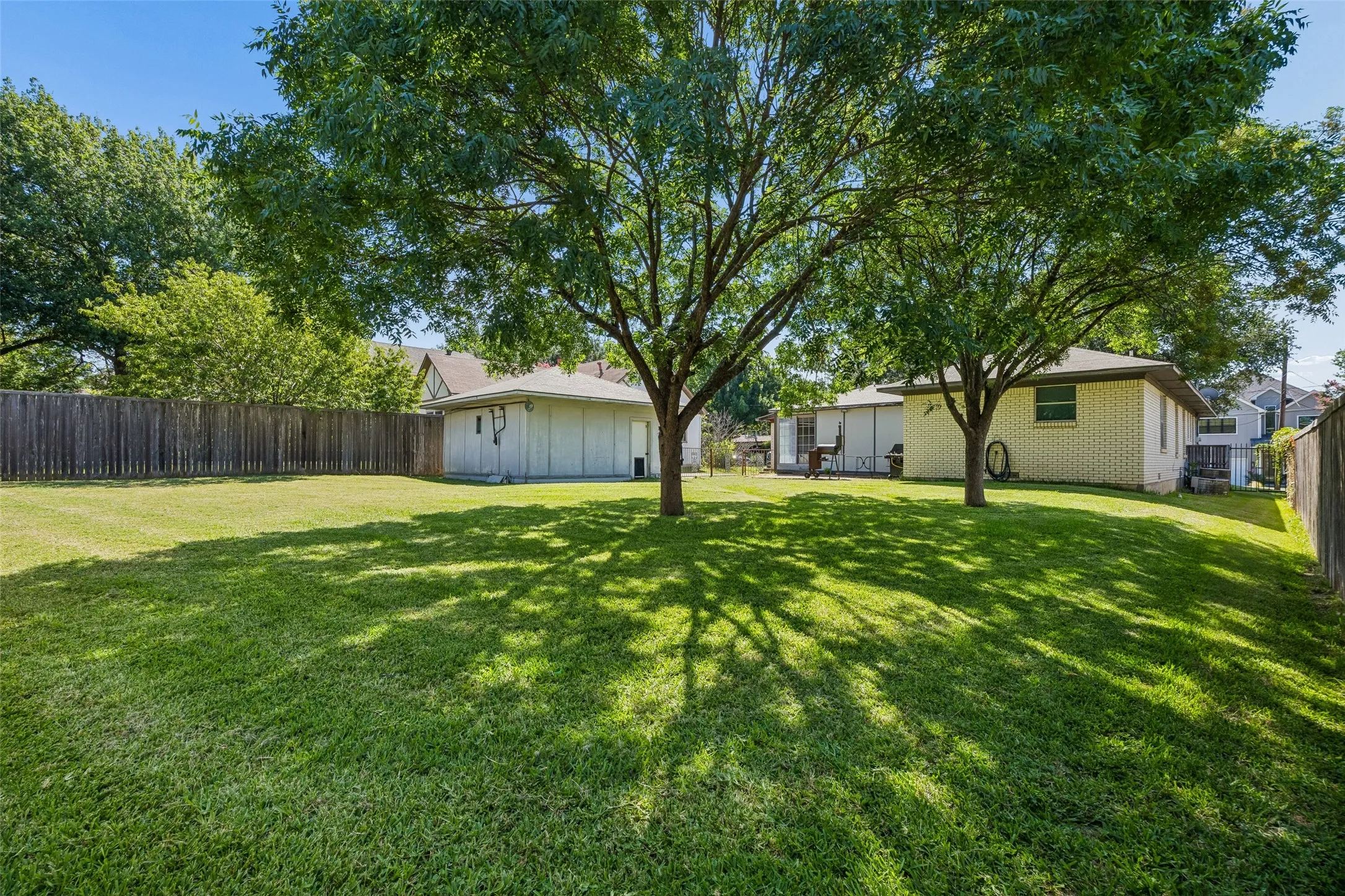 Huge Backyard on this 76x150 Lot