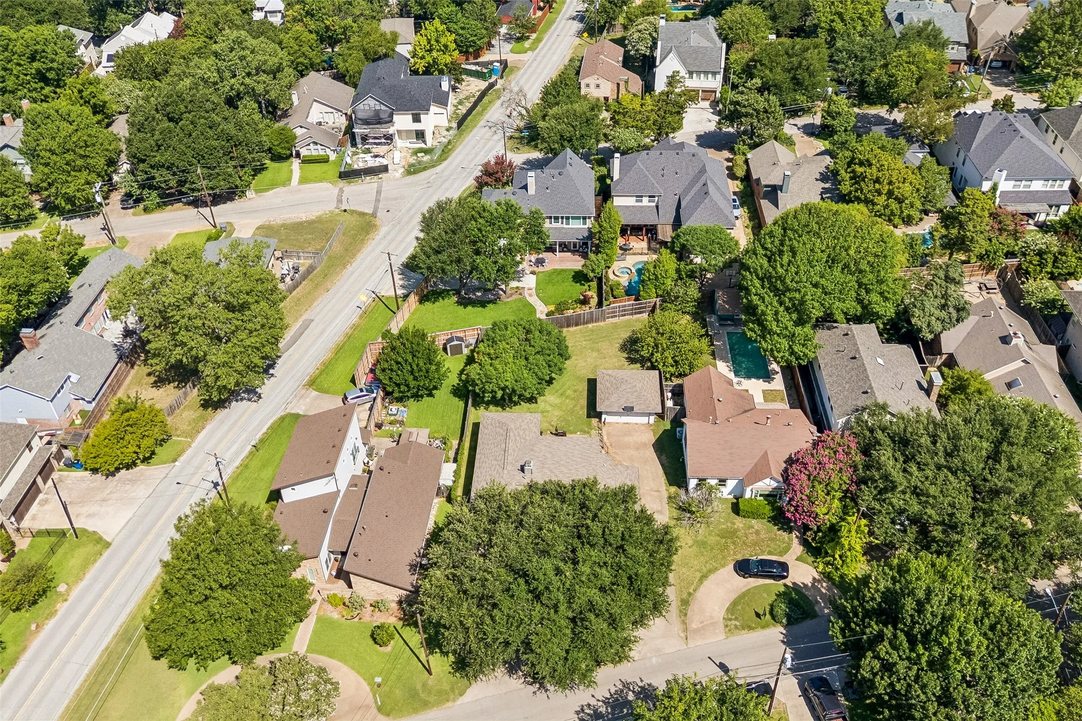 Single Family Residence For Sale in Dallas County , 8011 Eagle Trail, Dallas, Texas 75238, 3 Bedroom, 2 Bathroom, 2 Garage spaces, 2,400 Sqft, built in 1955, mls#21327029, Real Estate Agent in Dallas, Homes For Sale in Dallas county, Homes For Sale in Dallas, Realtor in Dallas Texas, Real Estate Brokerage Independent Realty Texas, Luminita Cordes Realtor