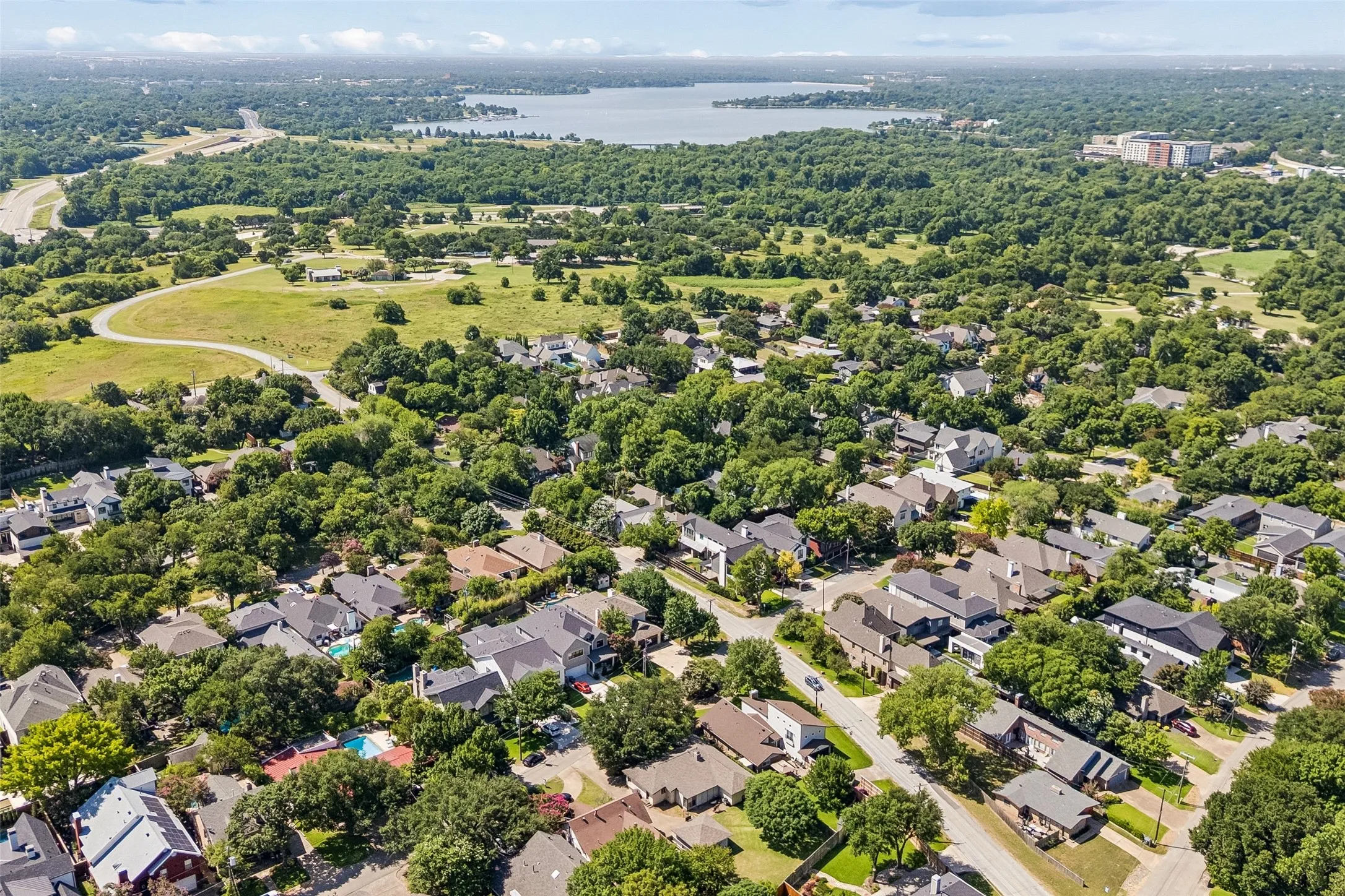 Single Family Residence For Sale in Dallas County , 8011 Eagle Trail, Dallas, Texas 75238, 3 Bedroom, 2 Bathroom, 2 Garage spaces, 2,400 Sqft, built in 1955, mls#21327029, Real Estate Agent in Dallas, Homes For Sale in Dallas county, Homes For Sale in Dallas, Realtor in Dallas Texas, Real Estate Brokerage Independent Realty Texas, Luminita Cordes Realtor