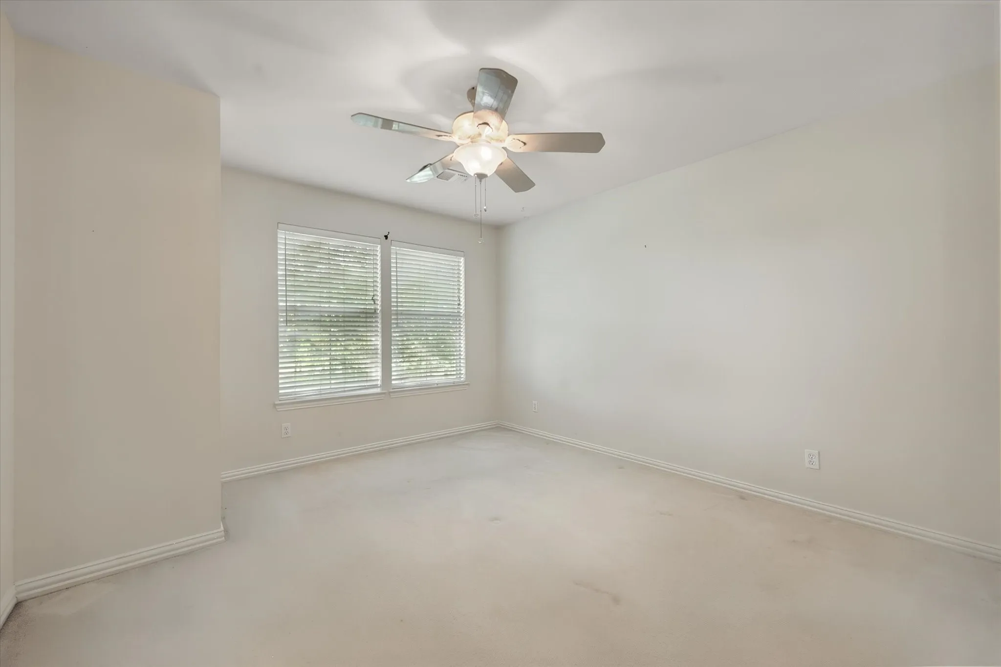 Upstairs secondary bedroom