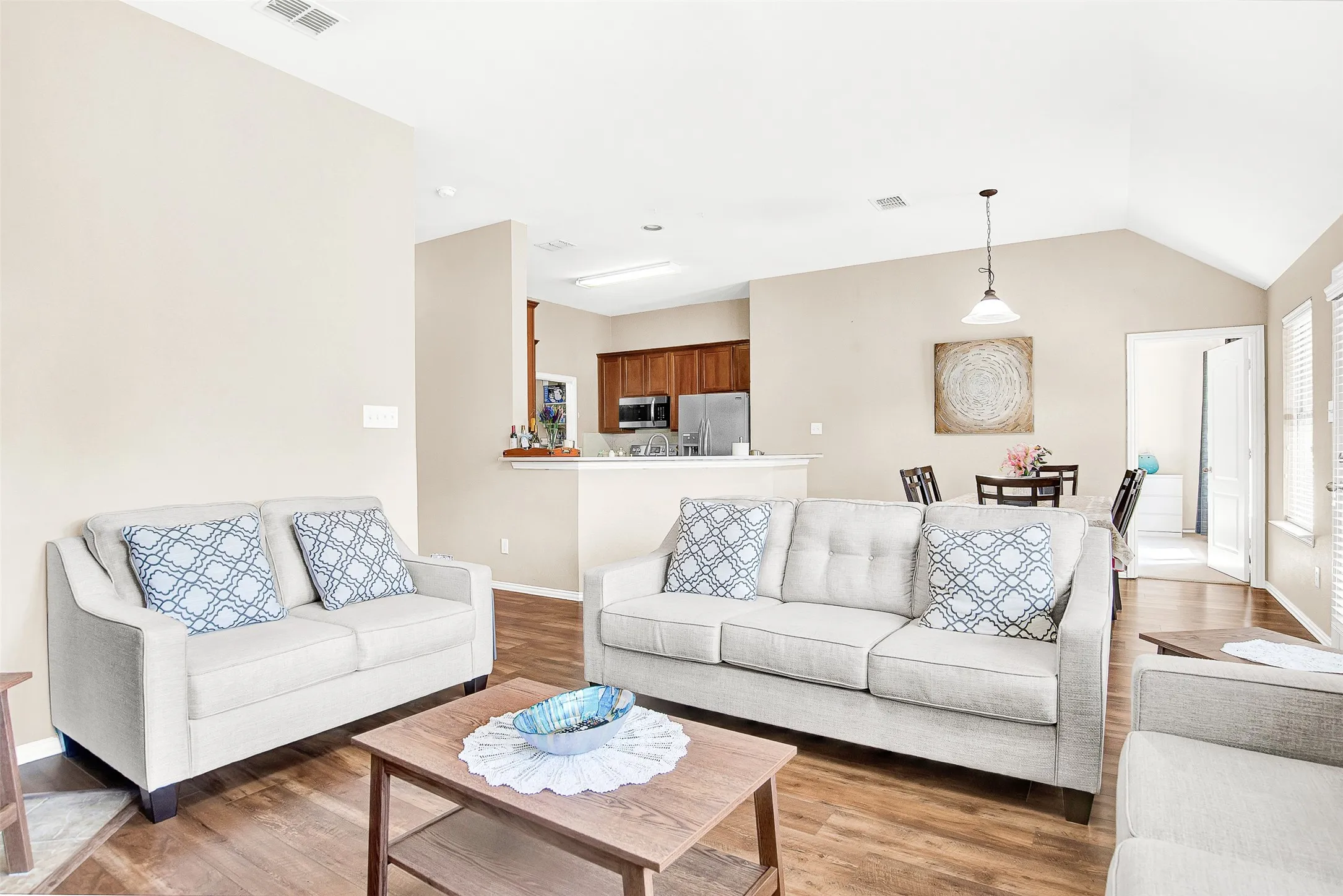 Single Family Residence For Rent in Denton County , 2744 Cascade Cove Drive, Little Elm, Texas 75068, 3 Bedroom, 2 Bathroom, 2 Garage spaces, 1,457 Sqft, built in 2005, mls#21309130, Real Estate Agent in Little Elm, Homes For Rent in Denton county, Homes For Rent in Little Elm, Realtor in Little Elm Texas, Real Estate Brokerage Independent Realty Texas, Luminita Cordes Realtor