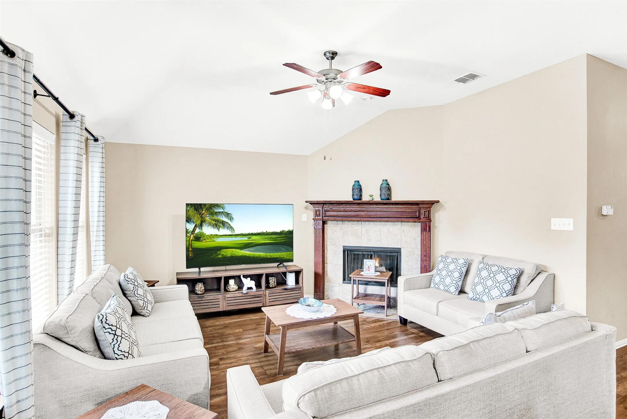 Single Family Residence For Rent in Denton County , 2744 Cascade Cove Drive, Little Elm, Texas 75068, 3 Bedroom, 2 Bathroom, 2 Garage spaces, 1,457 Sqft, built in 2005, mls#21309130, Real Estate Agent in Little Elm, Homes For Rent in Denton county, Homes For Rent in Little Elm, Realtor in Little Elm Texas, Real Estate Brokerage Independent Realty Texas, Luminita Cordes Realtor