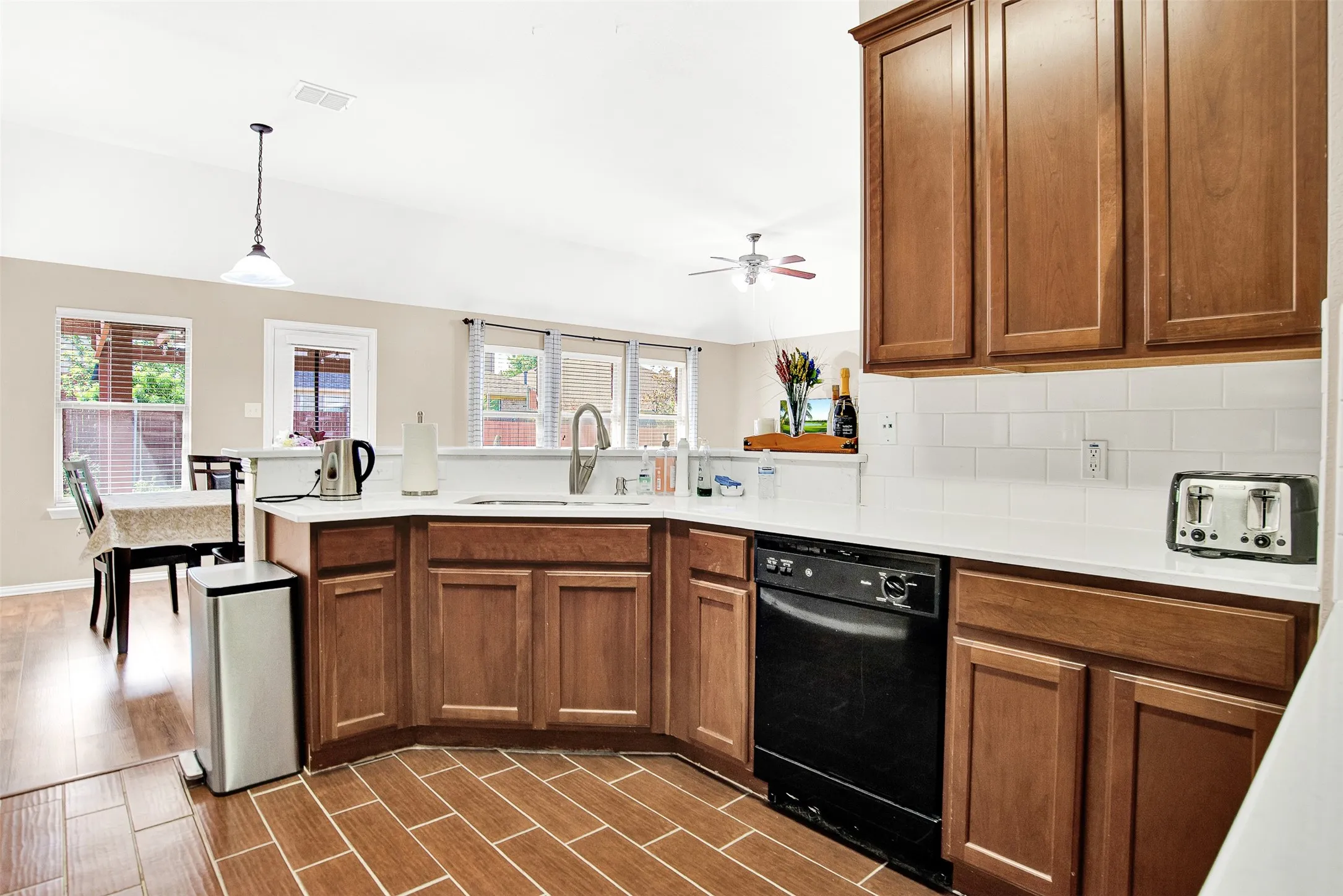 Single Family Residence For Rent in Denton County , 2744 Cascade Cove Drive, Little Elm, Texas 75068, 3 Bedroom, 2 Bathroom, 2 Garage spaces, 1,457 Sqft, built in 2005, mls#21309130, Real Estate Agent in Little Elm, Homes For Rent in Denton county, Homes For Rent in Little Elm, Realtor in Little Elm Texas, Real Estate Brokerage Independent Realty Texas, Luminita Cordes Realtor