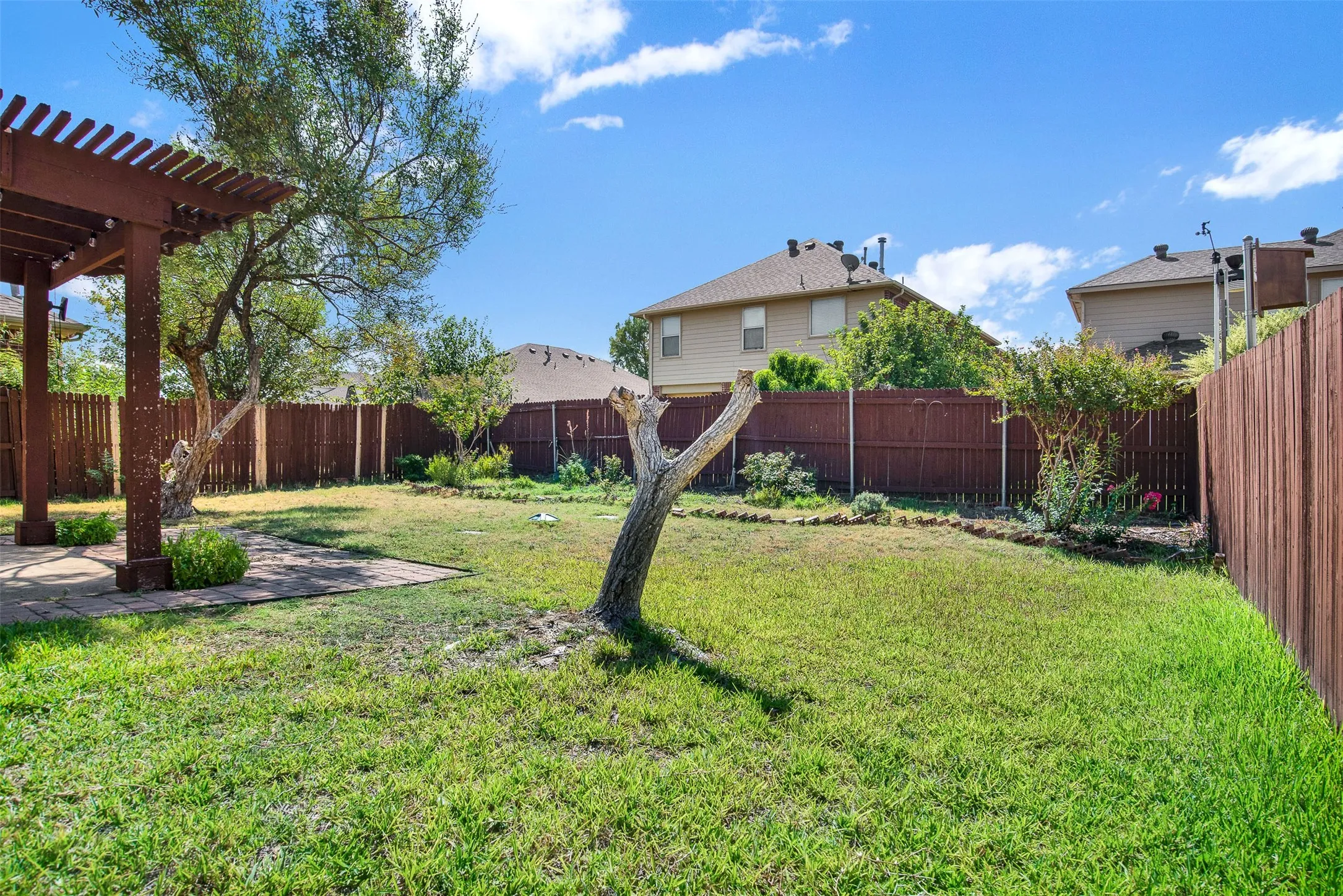 Single Family Residence For Rent in Denton County , 2744 Cascade Cove Drive, Little Elm, Texas 75068, 3 Bedroom, 2 Bathroom, 2 Garage spaces, 1,457 Sqft, built in 2005, mls#21309130, Real Estate Agent in Little Elm, Homes For Rent in Denton county, Homes For Rent in Little Elm, Realtor in Little Elm Texas, Real Estate Brokerage Independent Realty Texas, Luminita Cordes Realtor