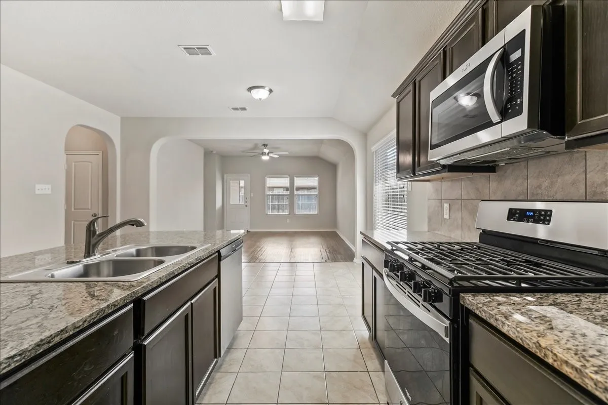 Single Family Residence For Sale in Tarrant County , 6308 Eagle Pier Way, Fort Worth, Texas 76179, 3 Bedroom, 2 Bathroom, 2 Garage spaces, 1,773 Sqft, built in 2018, mls#21327653, Real Estate Agent in Fort Worth, Homes For Sale in Tarrant county, Homes For Sale in Fort Worth, Realtor in Fort Worth Texas, Real Estate Brokerage Independent Realty Texas, Luminita Cordes Realtor