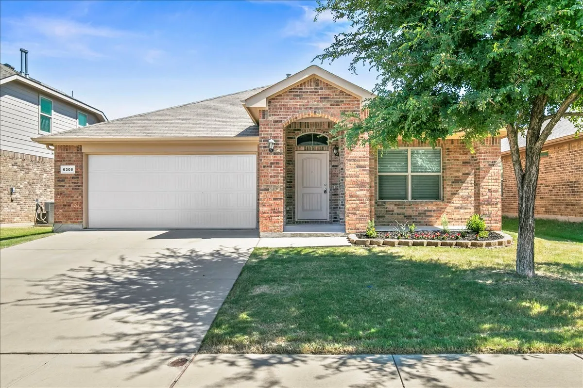 Single Family Residence For Sale in Tarrant County , 6308 Eagle Pier Way, Fort Worth, Texas 76179, 3 Bedroom, 2 Bathroom, 2 Garage spaces, 1,773 Sqft, built in 2018, mls#21327653, Real Estate Agent in Fort Worth, Homes For Sale in Tarrant county, Homes For Sale in Fort Worth, Realtor in Fort Worth Texas, Real Estate Brokerage Independent Realty Texas, Luminita Cordes Realtor