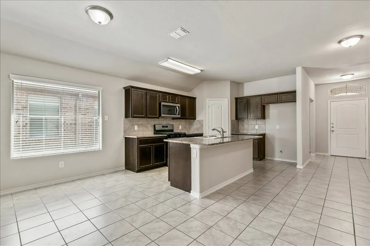 Single Family Residence For Sale in Tarrant County , 6308 Eagle Pier Way, Fort Worth, Texas 76179, 3 Bedroom, 2 Bathroom, 2 Garage spaces, 1,773 Sqft, built in 2018, mls#21327653, Real Estate Agent in Fort Worth, Homes For Sale in Tarrant county, Homes For Sale in Fort Worth, Realtor in Fort Worth Texas, Real Estate Brokerage Independent Realty Texas, Luminita Cordes Realtor