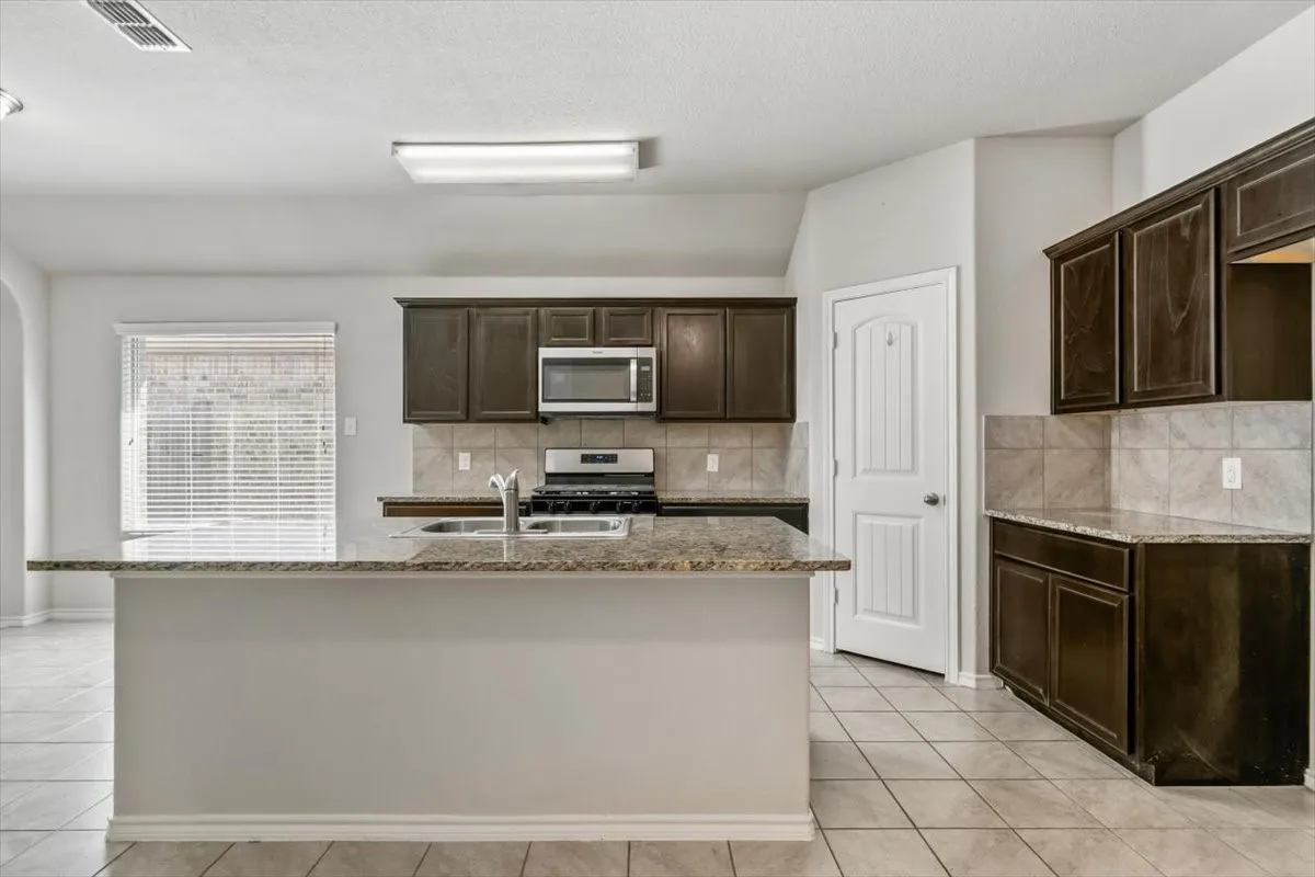 Single Family Residence For Sale in Tarrant County , 6308 Eagle Pier Way, Fort Worth, Texas 76179, 3 Bedroom, 2 Bathroom, 2 Garage spaces, 1,773 Sqft, built in 2018, mls#21327653, Real Estate Agent in Fort Worth, Homes For Sale in Tarrant county, Homes For Sale in Fort Worth, Realtor in Fort Worth Texas, Real Estate Brokerage Independent Realty Texas, Luminita Cordes Realtor