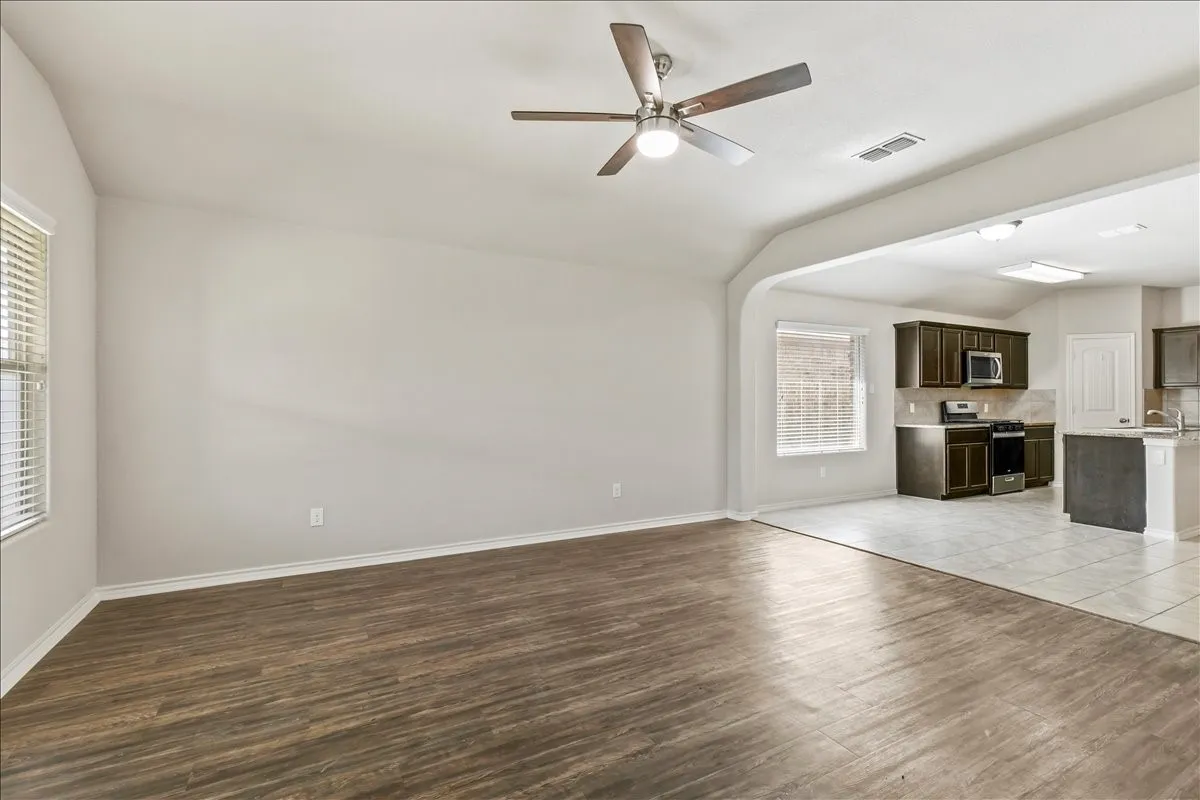 Single Family Residence For Sale in Tarrant County , 6308 Eagle Pier Way, Fort Worth, Texas 76179, 3 Bedroom, 2 Bathroom, 2 Garage spaces, 1,773 Sqft, built in 2018, mls#21327653, Real Estate Agent in Fort Worth, Homes For Sale in Tarrant county, Homes For Sale in Fort Worth, Realtor in Fort Worth Texas, Real Estate Brokerage Independent Realty Texas, Luminita Cordes Realtor