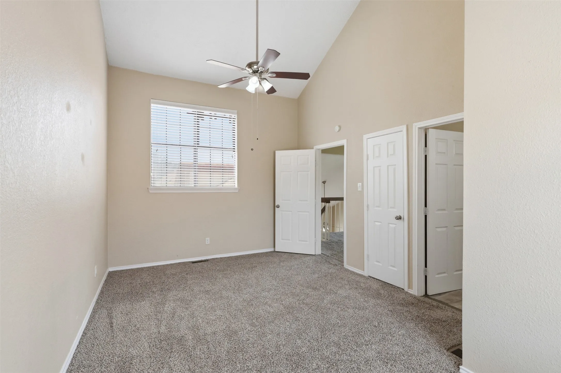 Single Family Residence For Sale in Dallas County , 608 Fiesta Circle, Irving, Texas 75063, 3 Bedroom, 3 Bathroom, 2 Garage spaces, 1,599 Sqft, built in 1985, mls#21327507, Real Estate Agent in Irving, Homes For Sale in Dallas county, Homes For Sale in Irving, Realtor in Irving Texas, Real Estate Brokerage Independent Realty Texas, Luminita Cordes Realtor