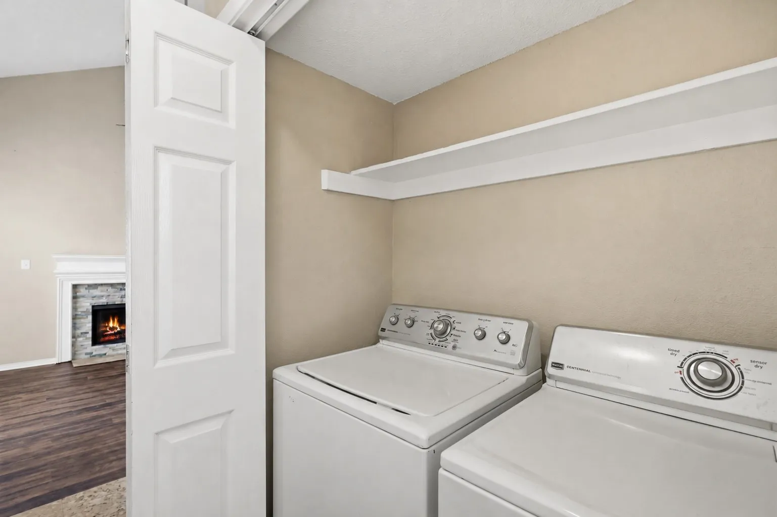 Single Family Residence For Sale in Dallas County , 608 Fiesta Circle, Irving, Texas 75063, 3 Bedroom, 3 Bathroom, 2 Garage spaces, 1,599 Sqft, built in 1985, mls#21327507, Real Estate Agent in Irving, Homes For Sale in Dallas county, Homes For Sale in Irving, Realtor in Irving Texas, Real Estate Brokerage Independent Realty Texas, Luminita Cordes Realtor