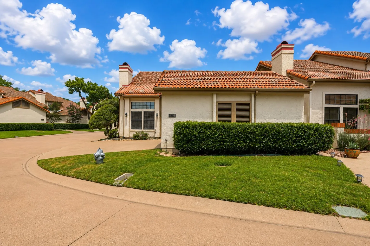 Single Family Residence For Sale in Dallas County , 608 Fiesta Circle, Irving, Texas 75063, 3 Bedroom, 3 Bathroom, 2 Garage spaces, 1,599 Sqft, built in 1985, mls#21327507, Real Estate Agent in Irving, Homes For Sale in Dallas county, Homes For Sale in Irving, Realtor in Irving Texas, Real Estate Brokerage Independent Realty Texas, Luminita Cordes Realtor