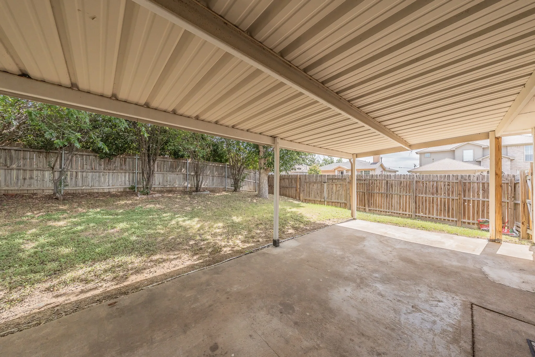 Single Family Residence For Sale in Tarrant County , 10212 Brea Canyon Road, Fort Worth, Texas 76108, 3 Bedroom, 2 Bathroom, 2 Garage spaces, 1,825 Sqft, built in 1999, mls#21323688, Real Estate Agent in Fort Worth, Homes For Sale in Tarrant county, Homes For Sale in Fort Worth, Realtor in Fort Worth Texas, Real Estate Brokerage Independent Realty Texas, Luminita Cordes Realtor