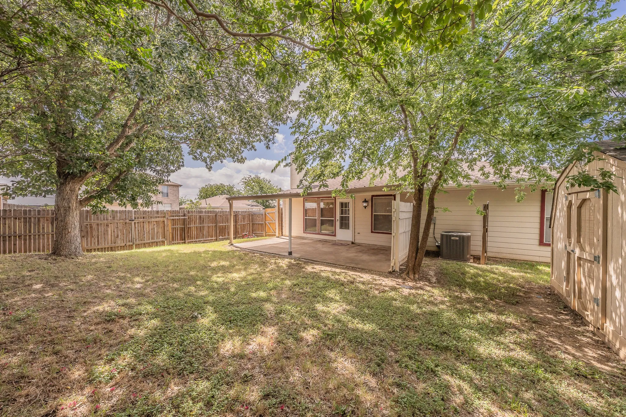 Single Family Residence For Sale in Tarrant County , 10212 Brea Canyon Road, Fort Worth, Texas 76108, 3 Bedroom, 2 Bathroom, 2 Garage spaces, 1,825 Sqft, built in 1999, mls#21323688, Real Estate Agent in Fort Worth, Homes For Sale in Tarrant county, Homes For Sale in Fort Worth, Realtor in Fort Worth Texas, Real Estate Brokerage Independent Realty Texas, Luminita Cordes Realtor