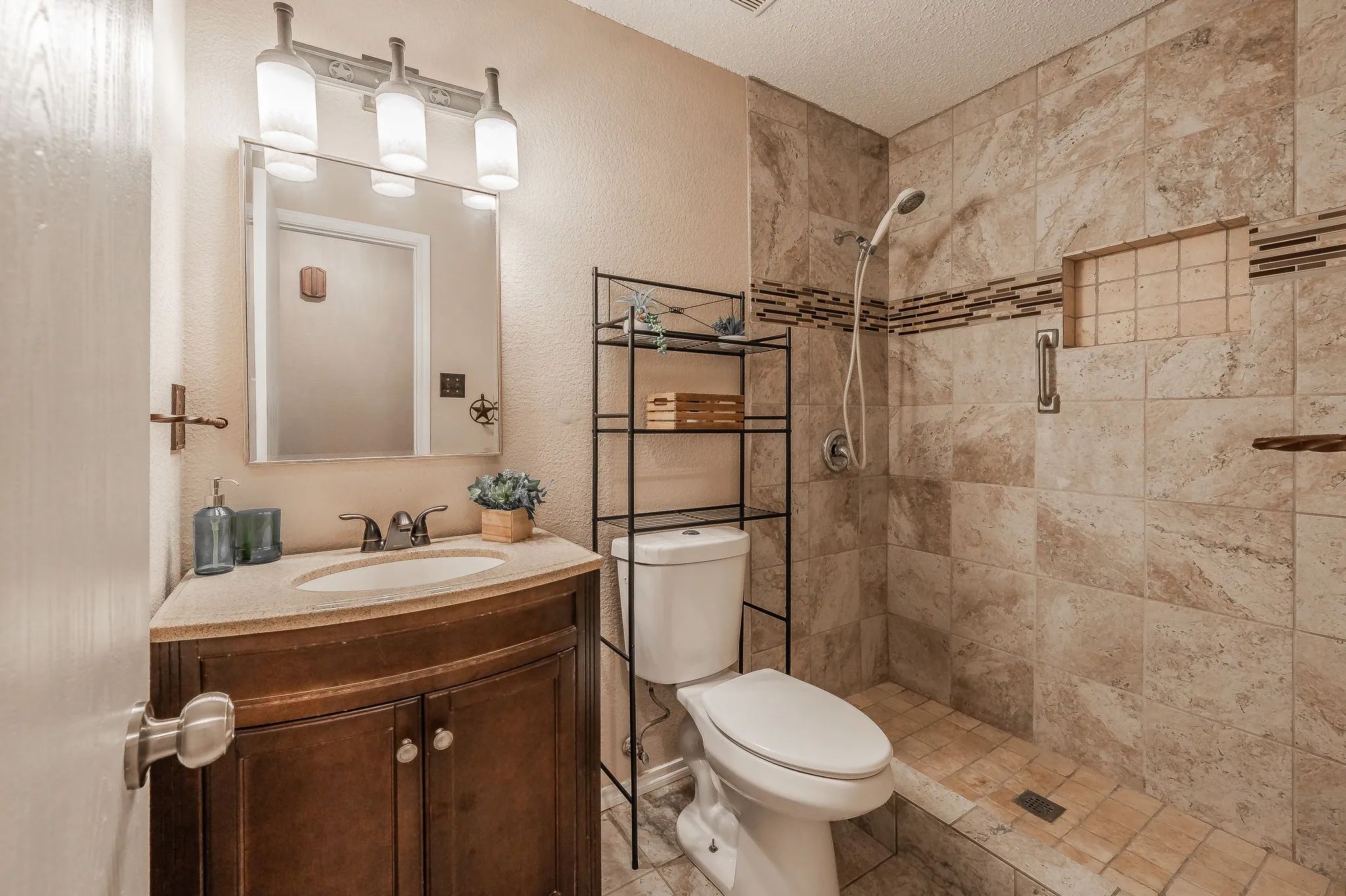 Single Family Residence For Sale in Tarrant County , 10212 Brea Canyon Road, Fort Worth, Texas 76108, 3 Bedroom, 2 Bathroom, 2 Garage spaces, 1,825 Sqft, built in 1999, mls#21323688, Real Estate Agent in Fort Worth, Homes For Sale in Tarrant county, Homes For Sale in Fort Worth, Realtor in Fort Worth Texas, Real Estate Brokerage Independent Realty Texas, Luminita Cordes Realtor
