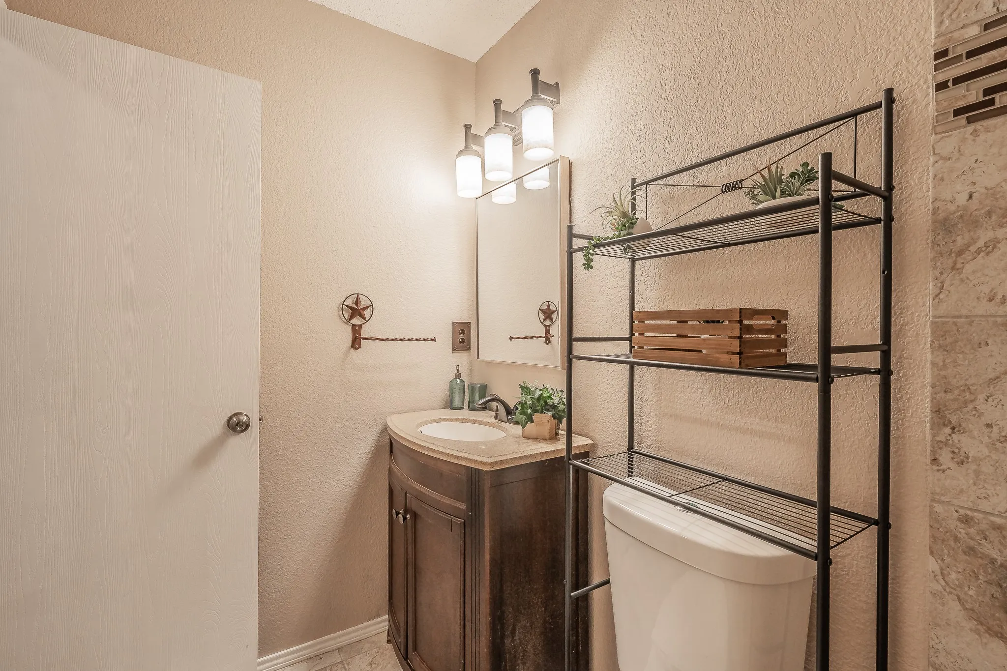 Single Family Residence For Sale in Tarrant County , 10212 Brea Canyon Road, Fort Worth, Texas 76108, 3 Bedroom, 2 Bathroom, 2 Garage spaces, 1,825 Sqft, built in 1999, mls#21323688, Real Estate Agent in Fort Worth, Homes For Sale in Tarrant county, Homes For Sale in Fort Worth, Realtor in Fort Worth Texas, Real Estate Brokerage Independent Realty Texas, Luminita Cordes Realtor