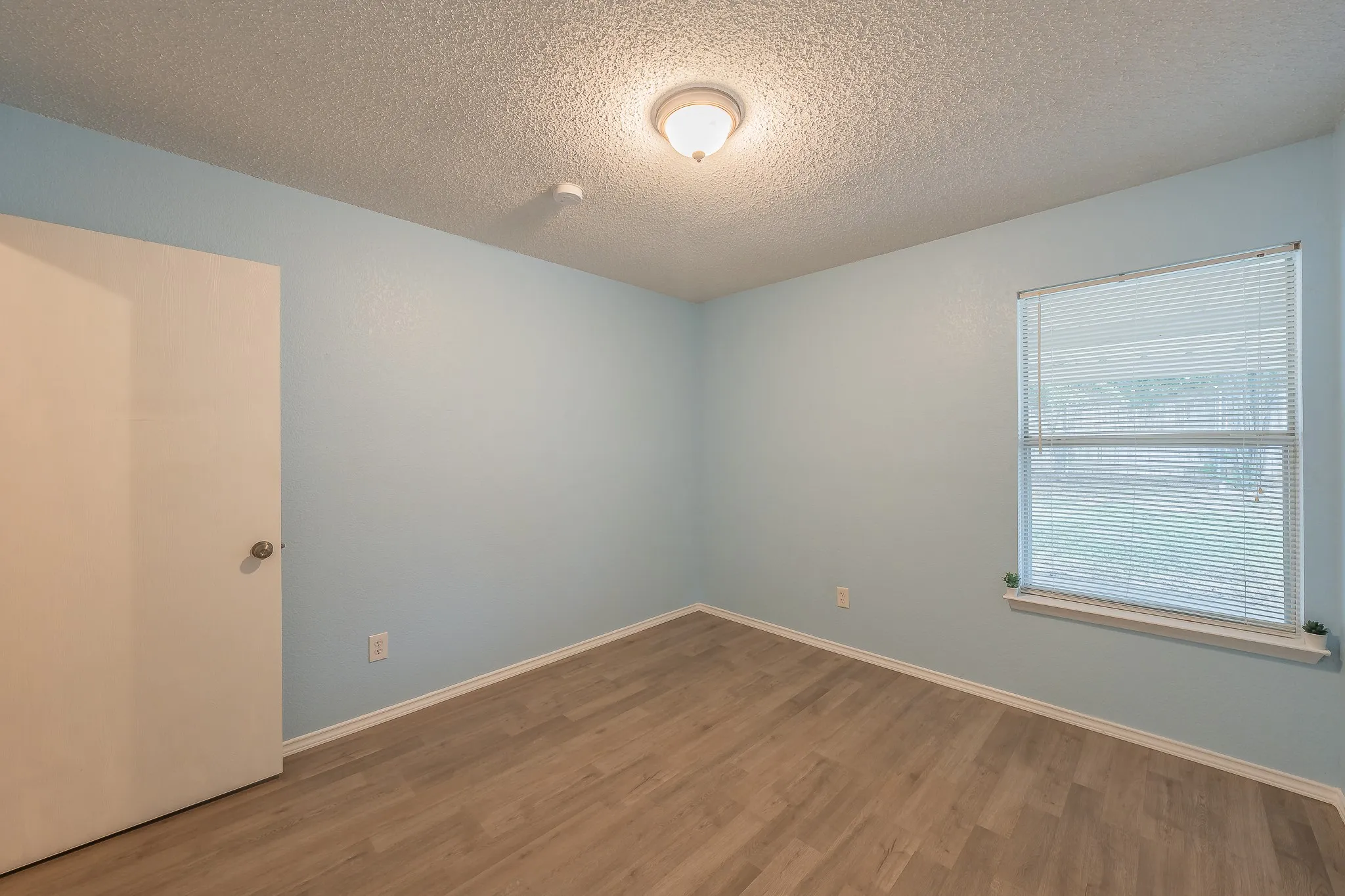 Single Family Residence For Sale in Tarrant County , 10212 Brea Canyon Road, Fort Worth, Texas 76108, 3 Bedroom, 2 Bathroom, 2 Garage spaces, 1,825 Sqft, built in 1999, mls#21323688, Real Estate Agent in Fort Worth, Homes For Sale in Tarrant county, Homes For Sale in Fort Worth, Realtor in Fort Worth Texas, Real Estate Brokerage Independent Realty Texas, Luminita Cordes Realtor
