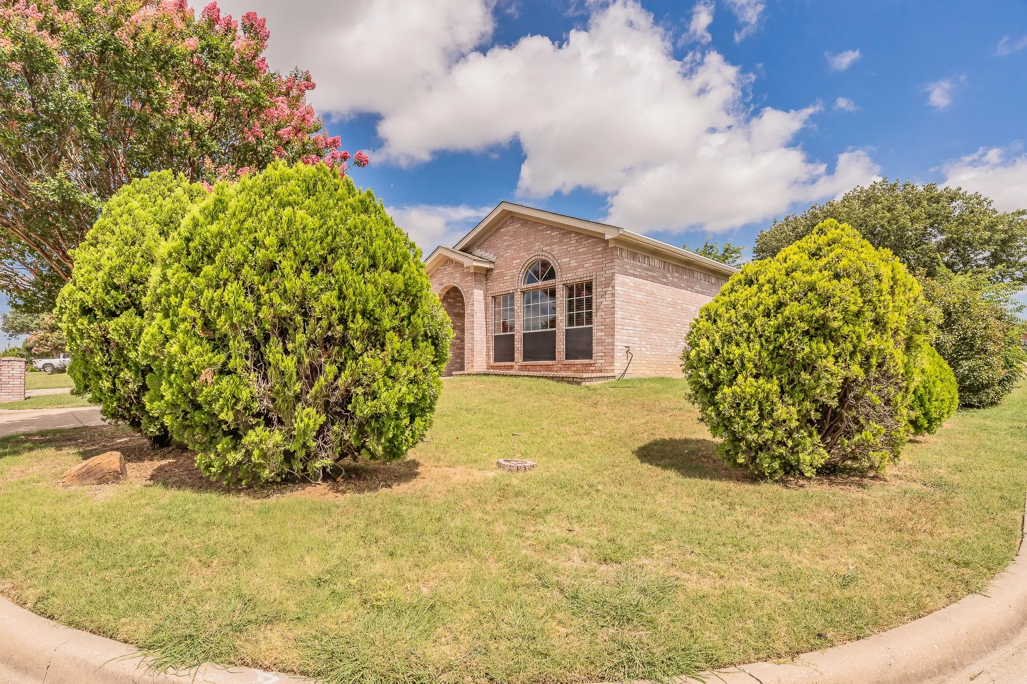 Single Family Residence For Sale in Tarrant County , 10212 Brea Canyon Road, Fort Worth, Texas 76108, 3 Bedroom, 2 Bathroom, 2 Garage spaces, 1,825 Sqft, built in 1999, mls#21323688, Real Estate Agent in Fort Worth, Homes For Sale in Tarrant county, Homes For Sale in Fort Worth, Realtor in Fort Worth Texas, Real Estate Brokerage Independent Realty Texas, Luminita Cordes Realtor