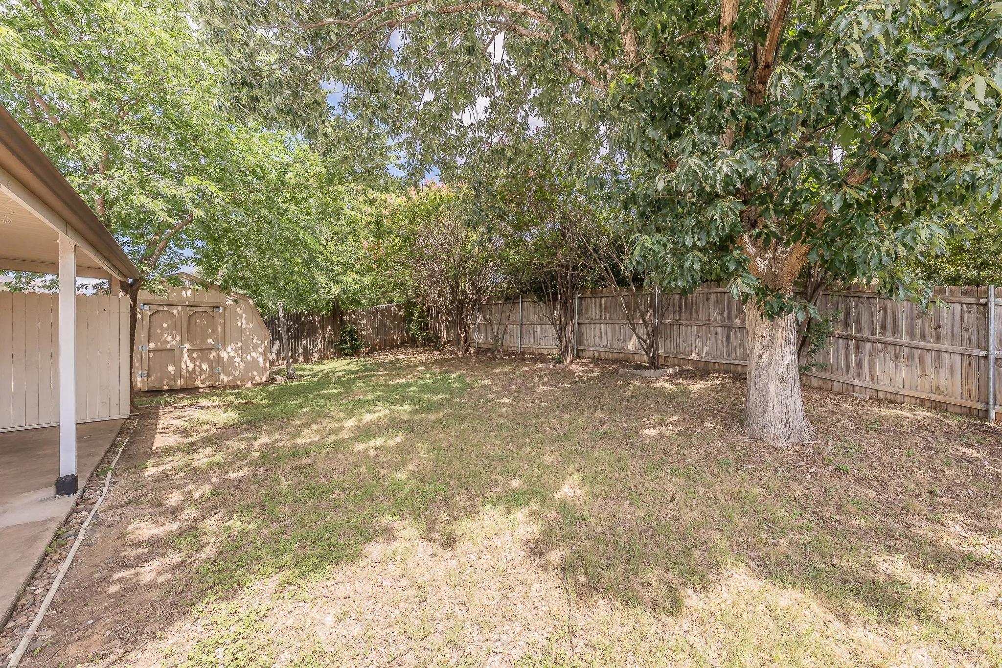 Single Family Residence For Sale in Tarrant County , 10212 Brea Canyon Road, Fort Worth, Texas 76108, 3 Bedroom, 2 Bathroom, 2 Garage spaces, 1,825 Sqft, built in 1999, mls#21323688, Real Estate Agent in Fort Worth, Homes For Sale in Tarrant county, Homes For Sale in Fort Worth, Realtor in Fort Worth Texas, Real Estate Brokerage Independent Realty Texas, Luminita Cordes Realtor