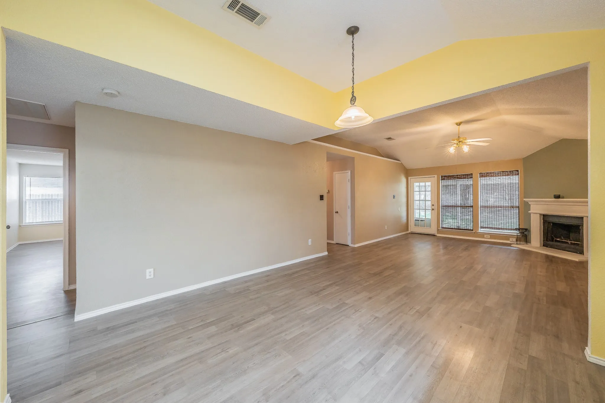Single Family Residence For Sale in Tarrant County , 10212 Brea Canyon Road, Fort Worth, Texas 76108, 3 Bedroom, 2 Bathroom, 2 Garage spaces, 1,825 Sqft, built in 1999, mls#21323688, Real Estate Agent in Fort Worth, Homes For Sale in Tarrant county, Homes For Sale in Fort Worth, Realtor in Fort Worth Texas, Real Estate Brokerage Independent Realty Texas, Luminita Cordes Realtor