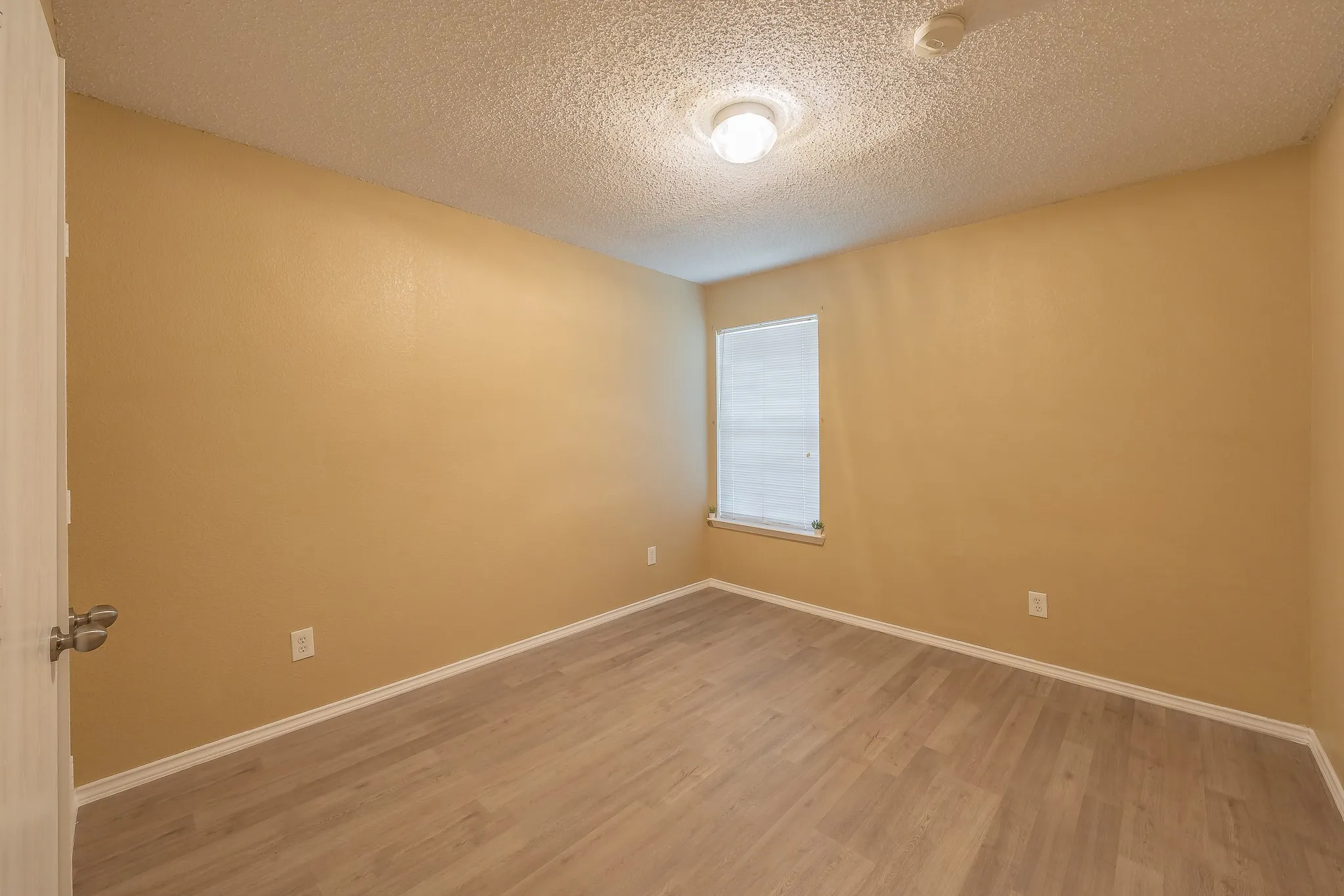 Single Family Residence For Sale in Tarrant County , 10212 Brea Canyon Road, Fort Worth, Texas 76108, 3 Bedroom, 2 Bathroom, 2 Garage spaces, 1,825 Sqft, built in 1999, mls#21323688, Real Estate Agent in Fort Worth, Homes For Sale in Tarrant county, Homes For Sale in Fort Worth, Realtor in Fort Worth Texas, Real Estate Brokerage Independent Realty Texas, Luminita Cordes Realtor