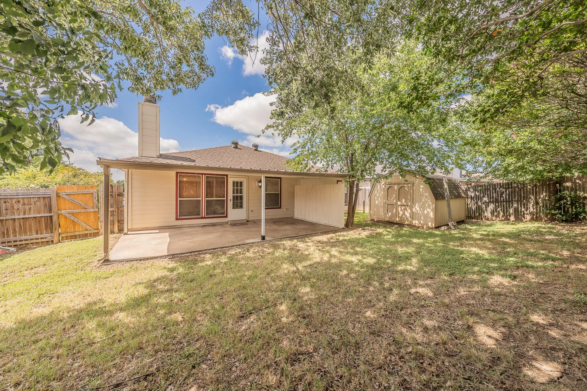 Single Family Residence For Sale in Tarrant County , 10212 Brea Canyon Road, Fort Worth, Texas 76108, 3 Bedroom, 2 Bathroom, 2 Garage spaces, 1,825 Sqft, built in 1999, mls#21323688, Real Estate Agent in Fort Worth, Homes For Sale in Tarrant county, Homes For Sale in Fort Worth, Realtor in Fort Worth Texas, Real Estate Brokerage Independent Realty Texas, Luminita Cordes Realtor