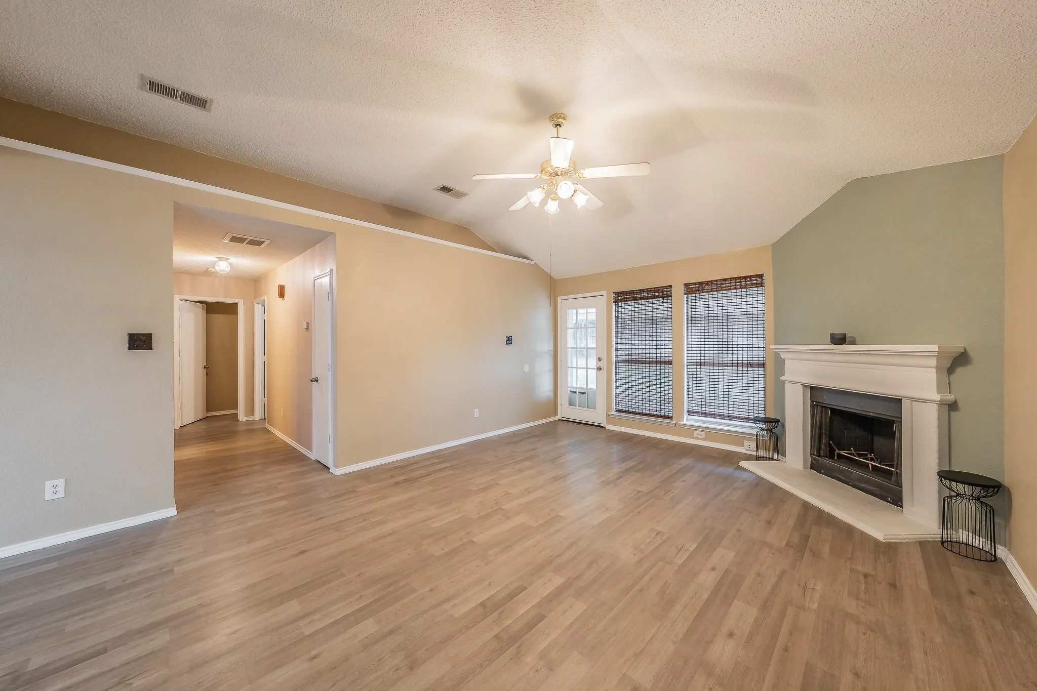 Single Family Residence For Sale in Tarrant County , 10212 Brea Canyon Road, Fort Worth, Texas 76108, 3 Bedroom, 2 Bathroom, 2 Garage spaces, 1,825 Sqft, built in 1999, mls#21323688, Real Estate Agent in Fort Worth, Homes For Sale in Tarrant county, Homes For Sale in Fort Worth, Realtor in Fort Worth Texas, Real Estate Brokerage Independent Realty Texas, Luminita Cordes Realtor