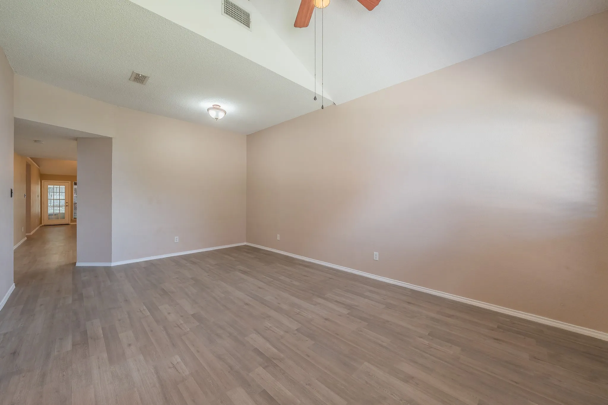 Single Family Residence For Sale in Tarrant County , 10212 Brea Canyon Road, Fort Worth, Texas 76108, 3 Bedroom, 2 Bathroom, 2 Garage spaces, 1,825 Sqft, built in 1999, mls#21323688, Real Estate Agent in Fort Worth, Homes For Sale in Tarrant county, Homes For Sale in Fort Worth, Realtor in Fort Worth Texas, Real Estate Brokerage Independent Realty Texas, Luminita Cordes Realtor