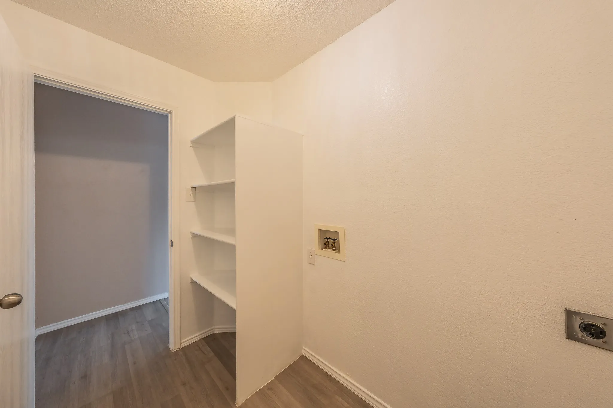 Single Family Residence For Sale in Tarrant County , 10212 Brea Canyon Road, Fort Worth, Texas 76108, 3 Bedroom, 2 Bathroom, 2 Garage spaces, 1,825 Sqft, built in 1999, mls#21323688, Real Estate Agent in Fort Worth, Homes For Sale in Tarrant county, Homes For Sale in Fort Worth, Realtor in Fort Worth Texas, Real Estate Brokerage Independent Realty Texas, Luminita Cordes Realtor