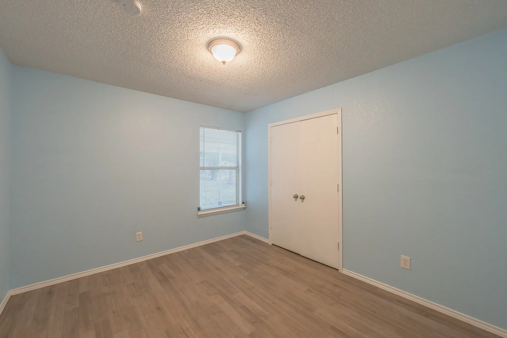 Single Family Residence For Sale in Tarrant County , 10212 Brea Canyon Road, Fort Worth, Texas 76108, 3 Bedroom, 2 Bathroom, 2 Garage spaces, 1,825 Sqft, built in 1999, mls#21323688, Real Estate Agent in Fort Worth, Homes For Sale in Tarrant county, Homes For Sale in Fort Worth, Realtor in Fort Worth Texas, Real Estate Brokerage Independent Realty Texas, Luminita Cordes Realtor