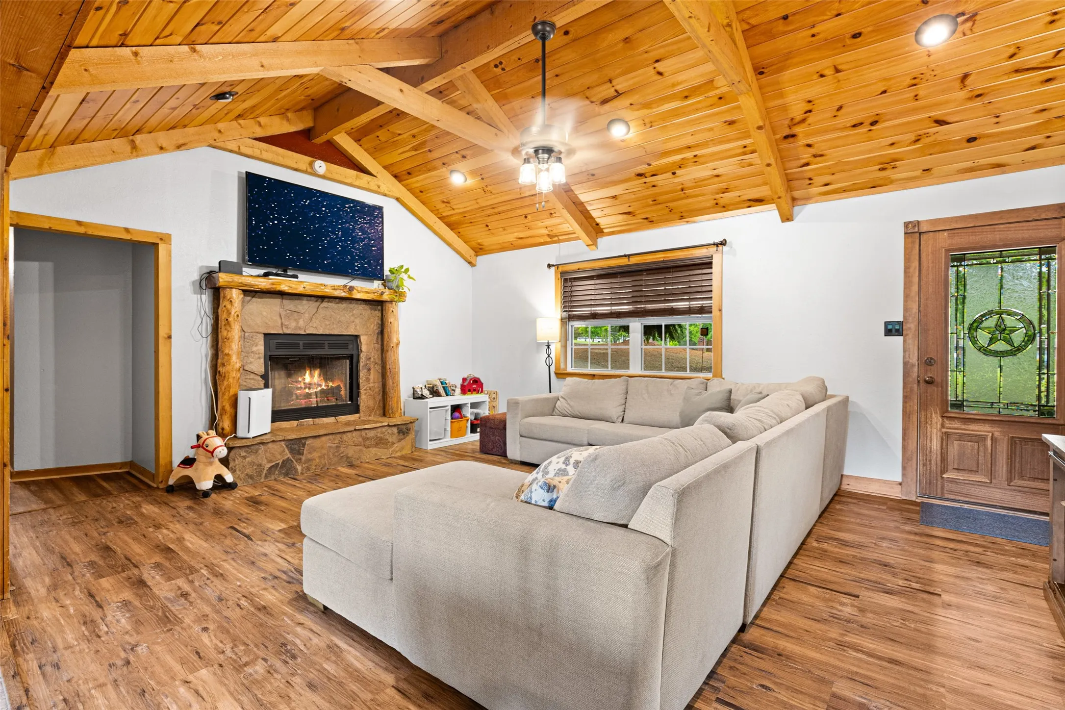 Single Family Residence For Sale in Upshur County , 113 Dearing Creek Rd, Gladewater, Texas 75647, 4 Bedroom, 2 Bathroom, 2 Garage spaces, 2,262 Sqft, built in 1996, Price $442,000, mls#21326907, Real Estate Agent in Gladewater, Homes For Sale in Upshur county, Homes For Sale in Gladewater, Realtor in Gladewater Texas, Real Estate Brokerage Independent Realty Texas, Luminita Cordes Realtor