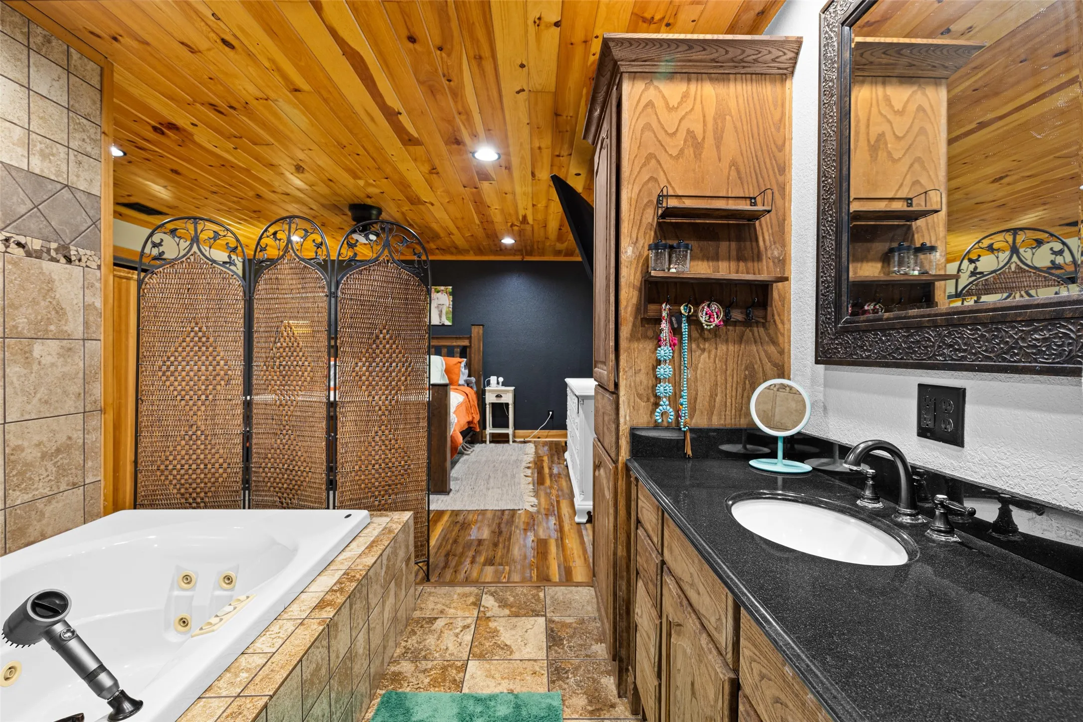 Single Family Residence For Sale in Upshur County , 113 Dearing Creek Rd, Gladewater, Texas 75647, 4 Bedroom, 2 Bathroom, 2 Garage spaces, 2,262 Sqft, built in 1996, Price $442,000, mls#21326907, Real Estate Agent in Gladewater, Homes For Sale in Upshur county, Homes For Sale in Gladewater, Realtor in Gladewater Texas, Real Estate Brokerage Independent Realty Texas, Luminita Cordes Realtor