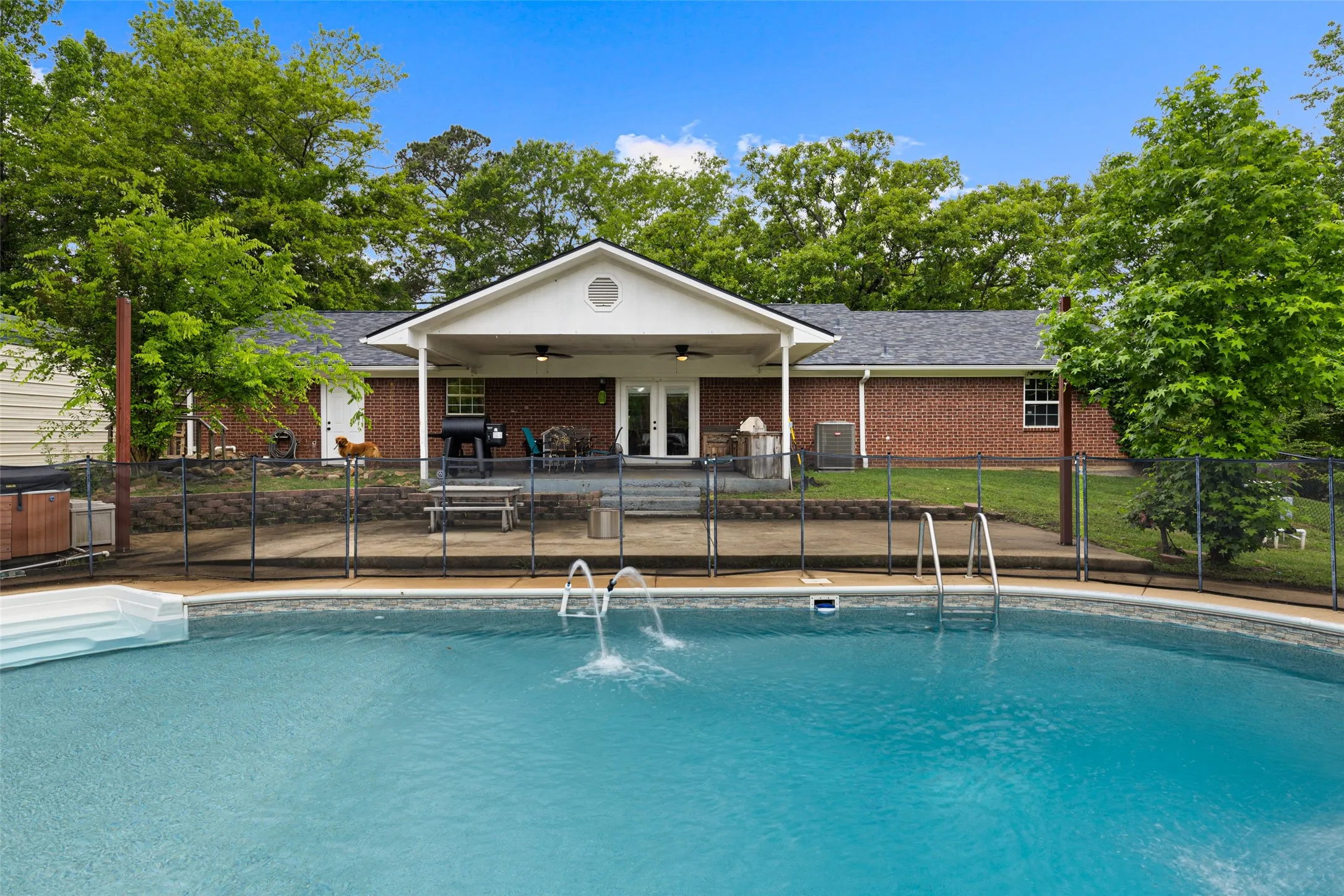 Single Family Residence For Sale in Upshur County , 113 Dearing Creek Rd, Gladewater, Texas 75647, 4 Bedroom, 2 Bathroom, 2 Garage spaces, 2,262 Sqft, built in 1996, Price $442,000, mls#21326907, Real Estate Agent in Gladewater, Homes For Sale in Upshur county, Homes For Sale in Gladewater, Realtor in Gladewater Texas, Real Estate Brokerage Independent Realty Texas, Luminita Cordes Realtor